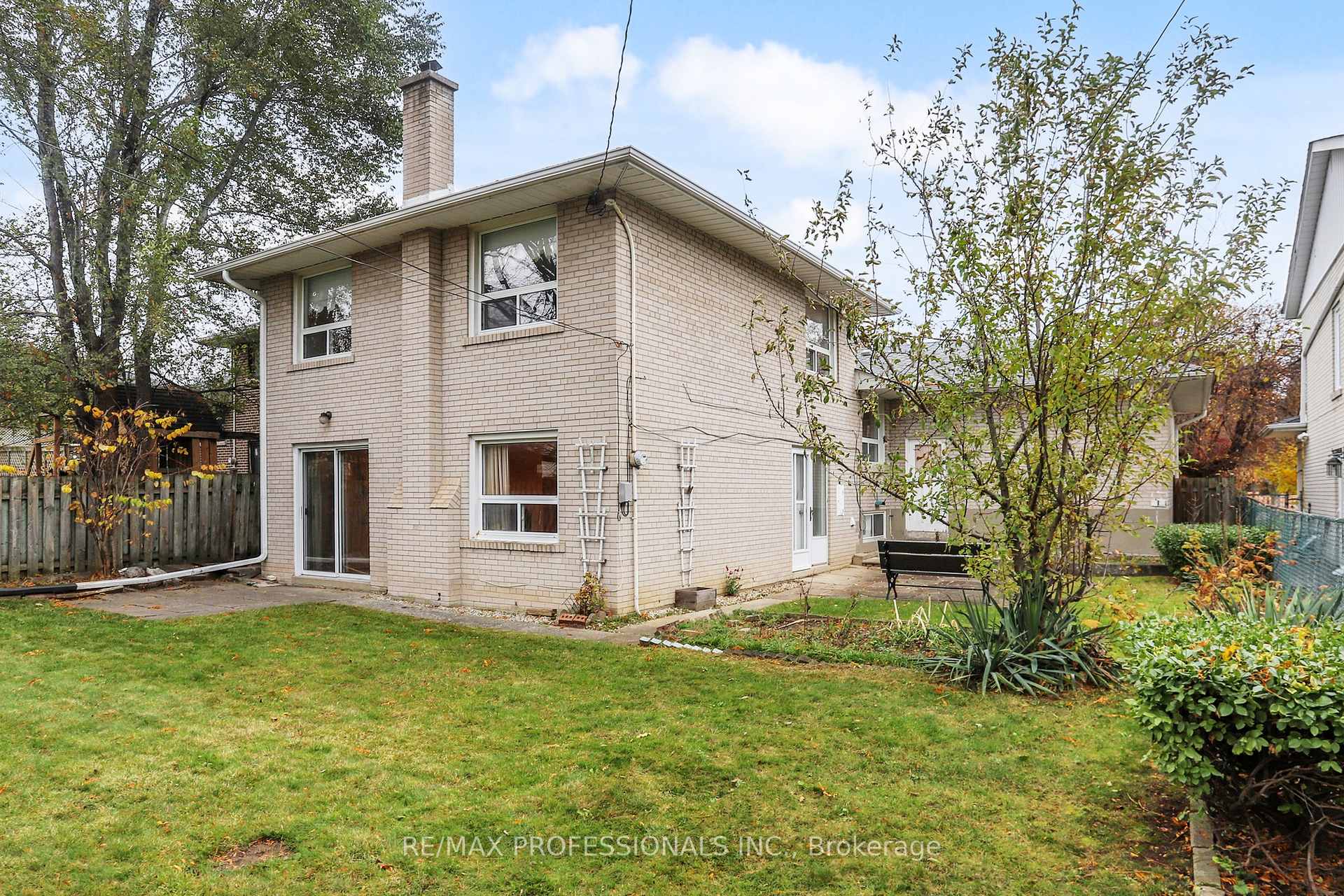 Photo 33 of 10 Crestridge Heights Road, Etobicoke, Willowridge-Martingrove-Richview — HOMEH