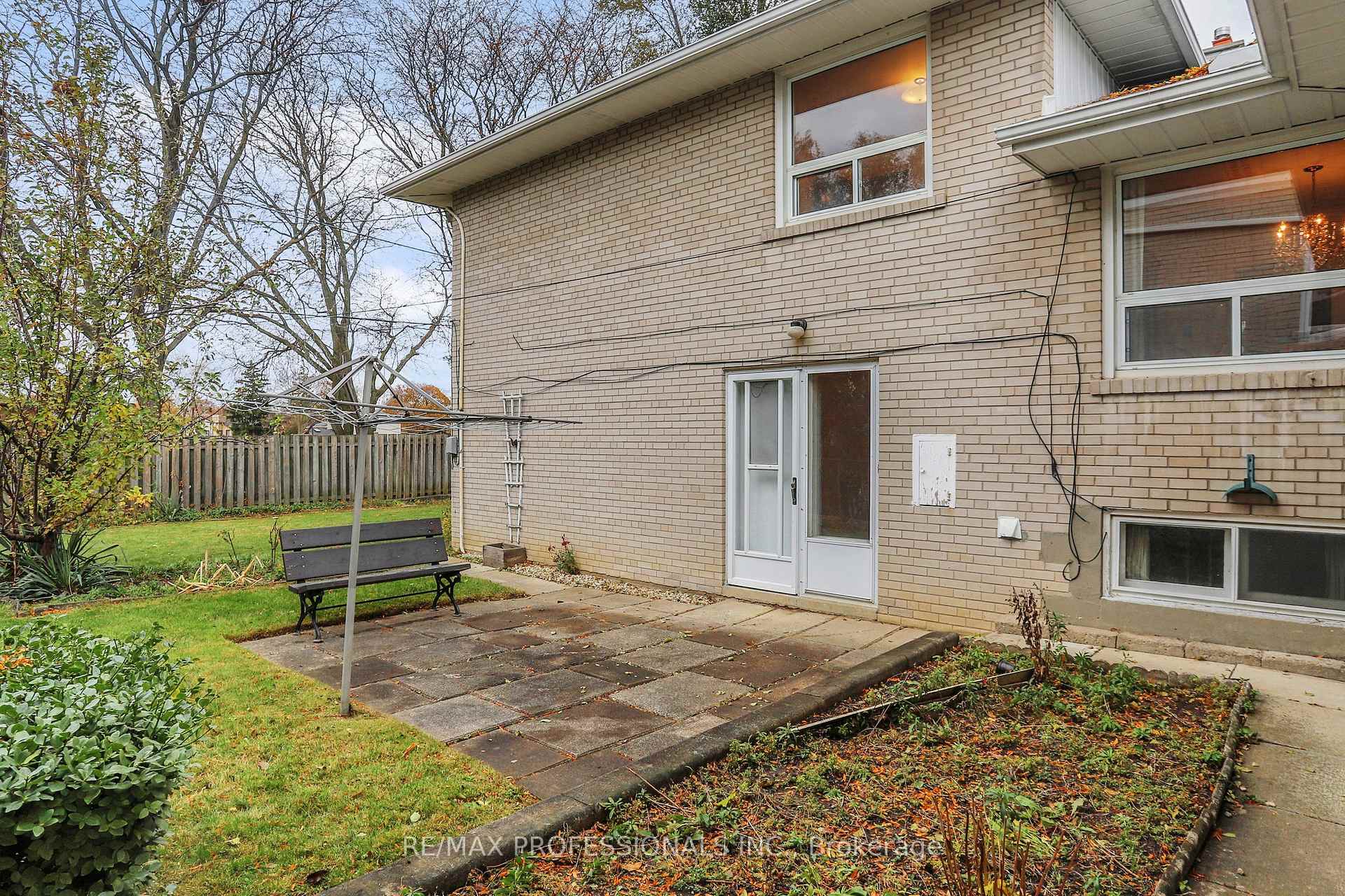 Photo 35 of 10 Crestridge Heights Road, Etobicoke, Willowridge-Martingrove-Richview — HOMEH