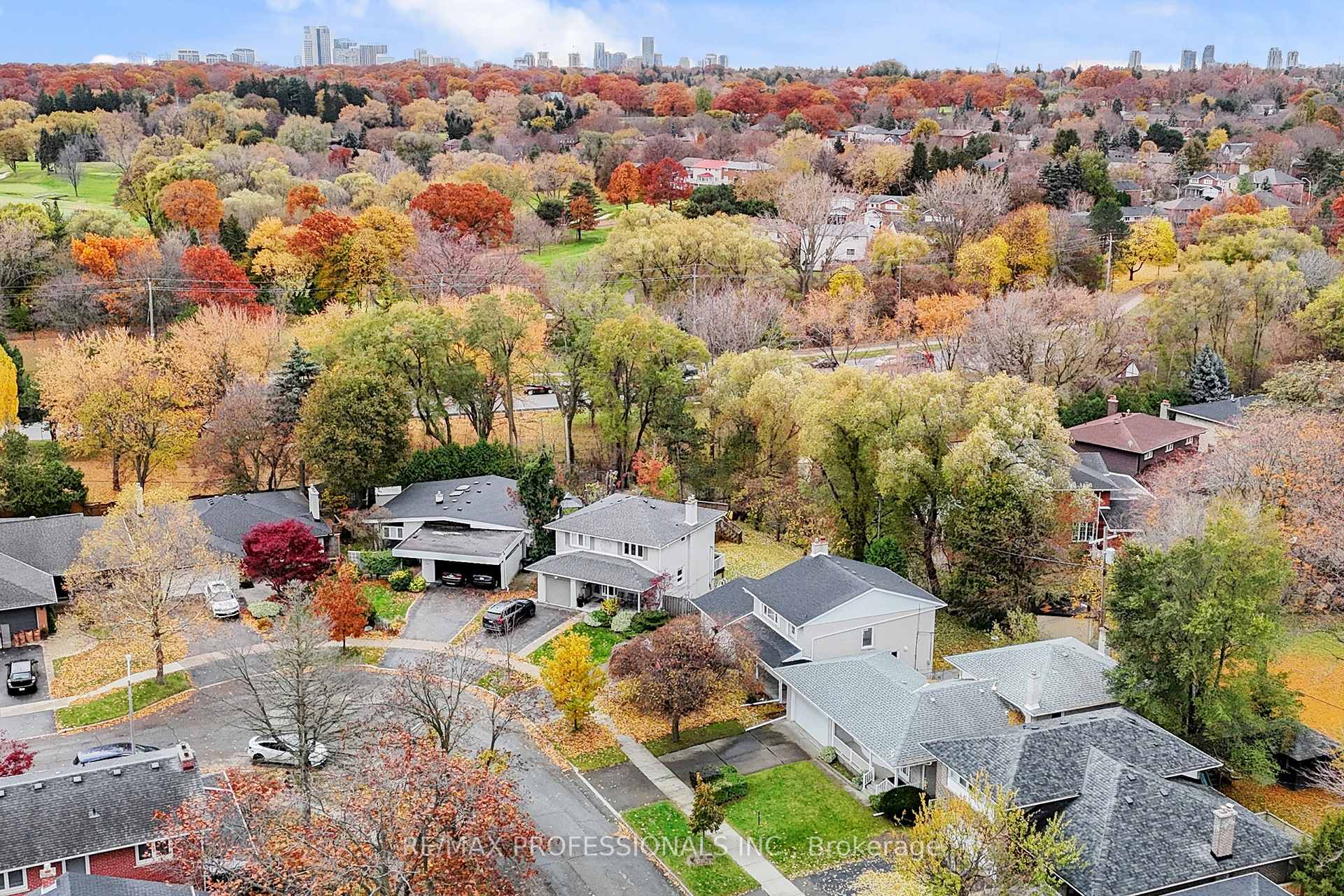 Photo 39 of 10 Crestridge Heights Road, Etobicoke, Willowridge-Martingrove-Richview — HOMEH