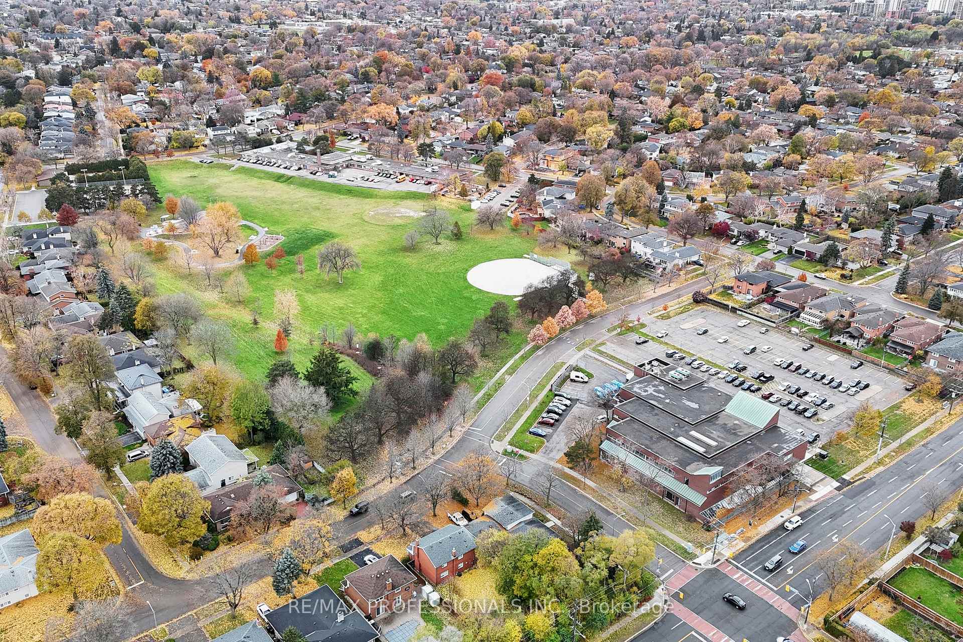 Photo 40 of 10 Crestridge Heights Road, Etobicoke, Willowridge-Martingrove-Richview — HOMEH