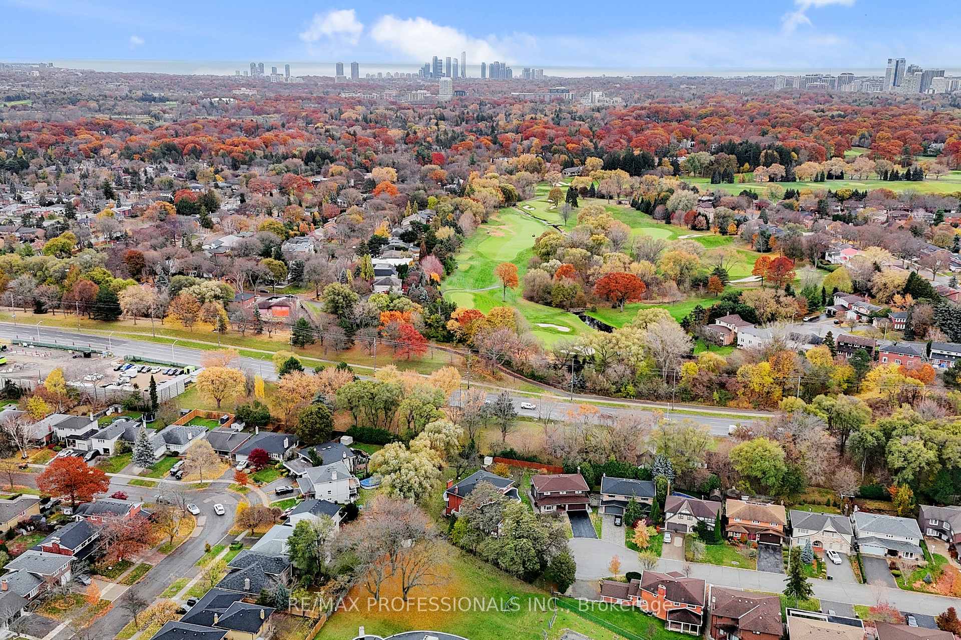 Photo 41 of 10 Crestridge Heights Road, Etobicoke, Willowridge-Martingrove-Richview — HOMEH