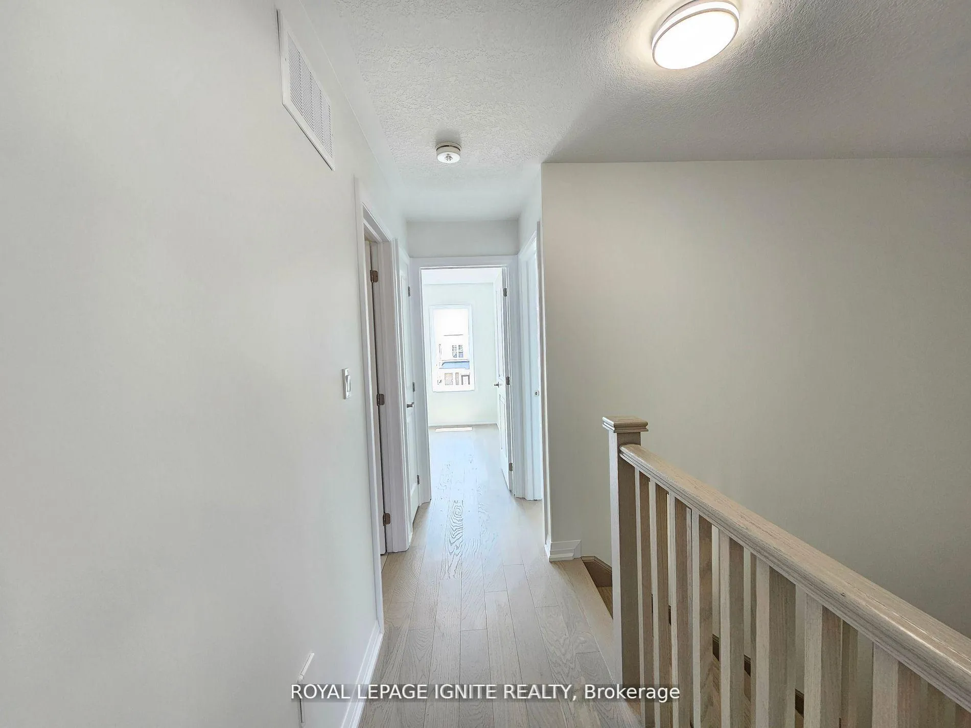 Photo 7 of 61 Copperhill Heights, Barrie, Rural Barrie Southeast — HOMEH