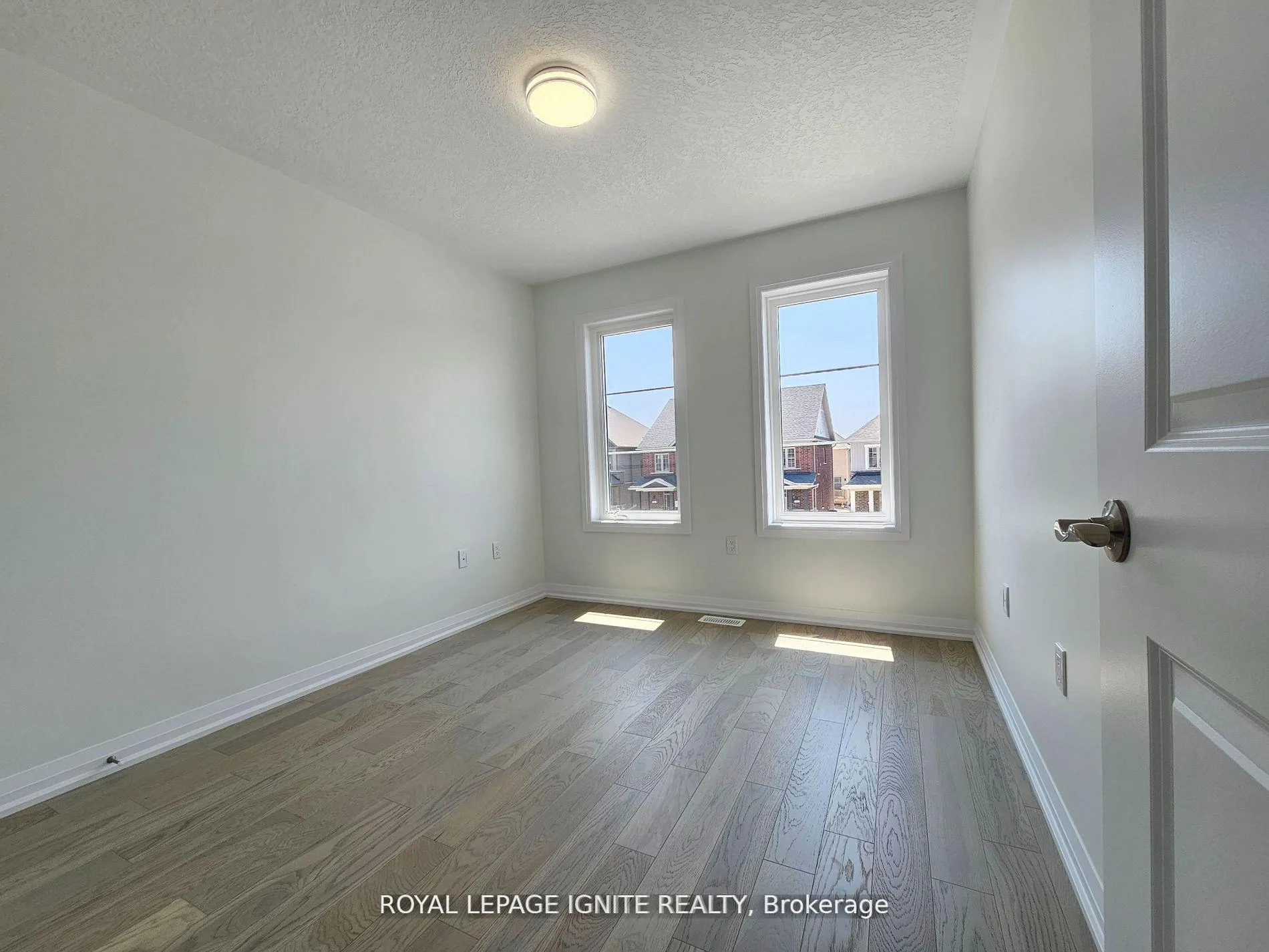 Photo 12 of 61 Copperhill Heights, Barrie, Rural Barrie Southeast — HOMEH