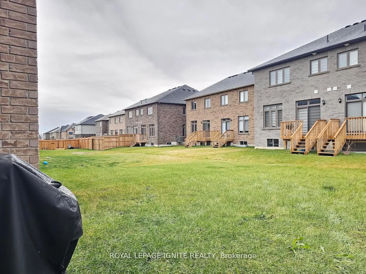 Photo 14 of 61 Copperhill Heights, Barrie, Rural Barrie Southeast — HOMEH