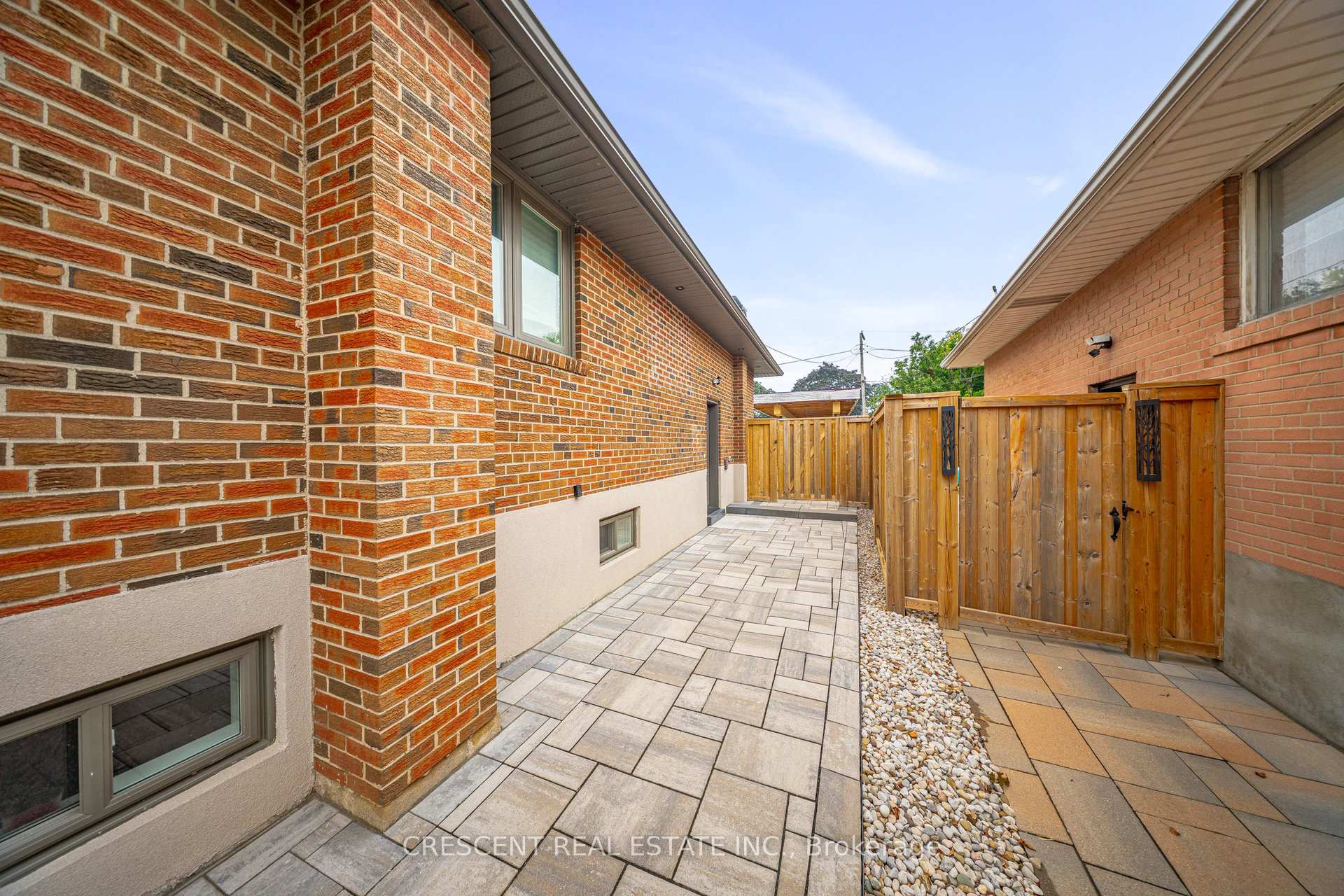 Photo 3 of Unit Basement, 14 Brampton Road, Etobicoke, Willowridge-Martingrove-Richview — HOMEH