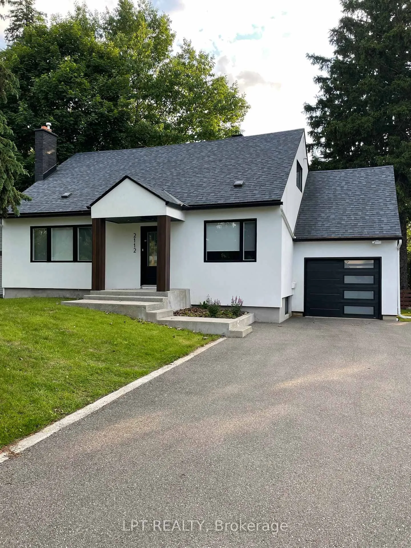 Front of 2112 Alta Vista Drive