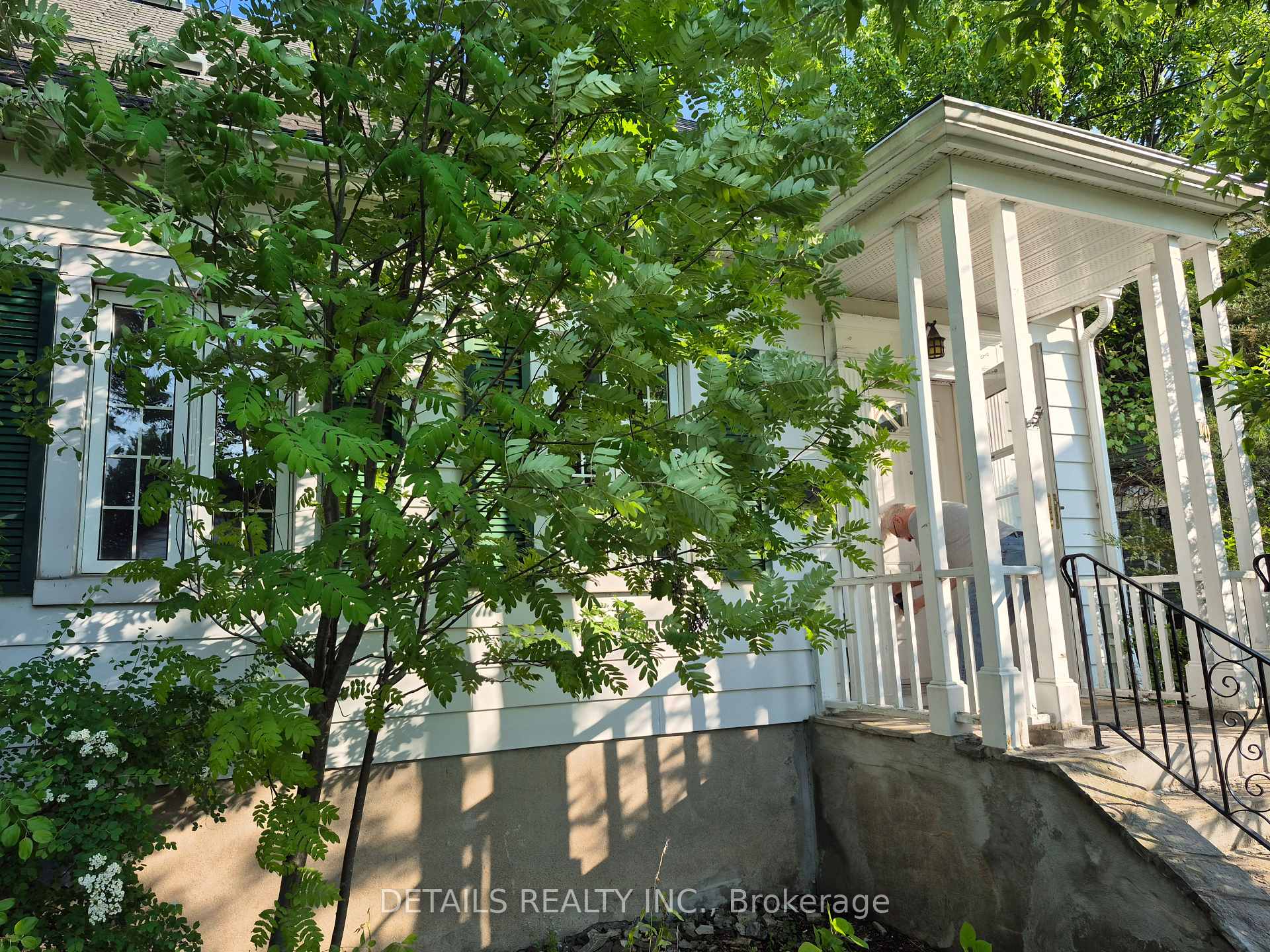 Photo 3 of 10 Garrison Street, Ottawa, Ottawa West — HOMEH