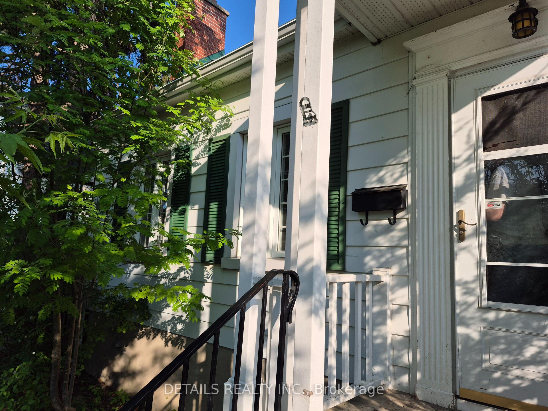 Photo 5 of 10 Garrison Street, Ottawa, Ottawa West — HOMEH