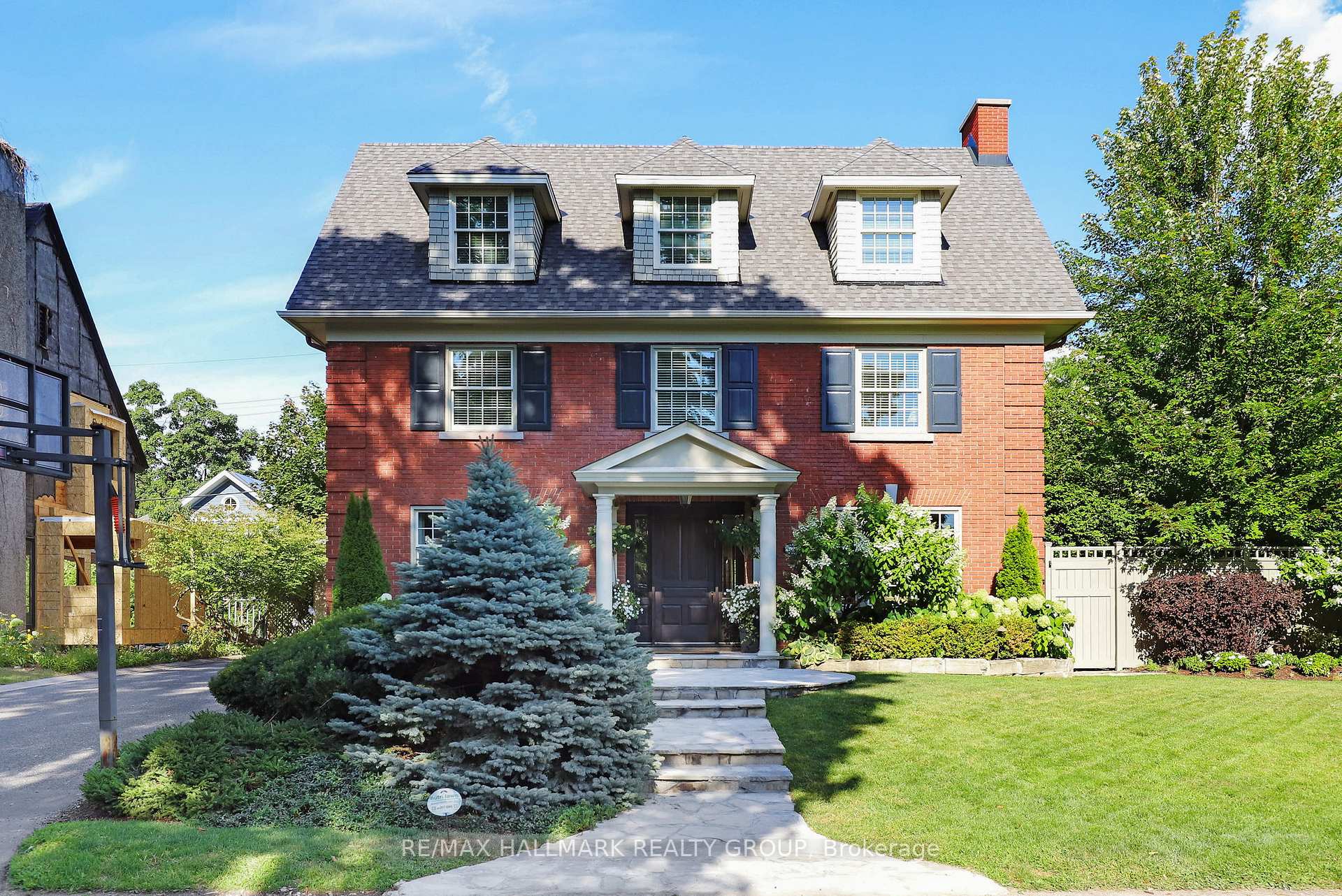 Front of 525 Piccadilly Avenue