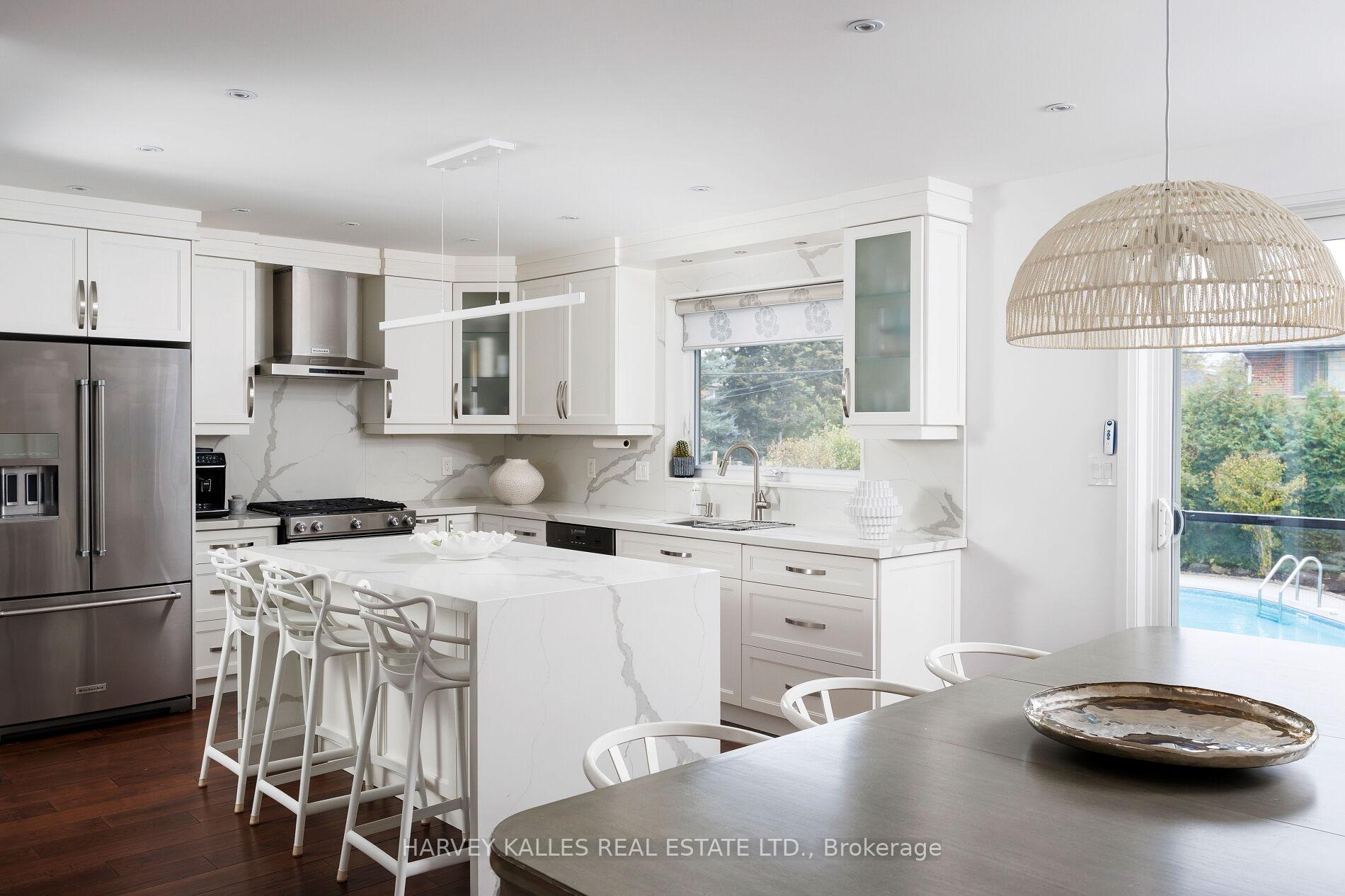 Photo 12 of 73 Summitcrest Drive, Etobicoke, Willowridge-Martingrove-Richview — HOMEH