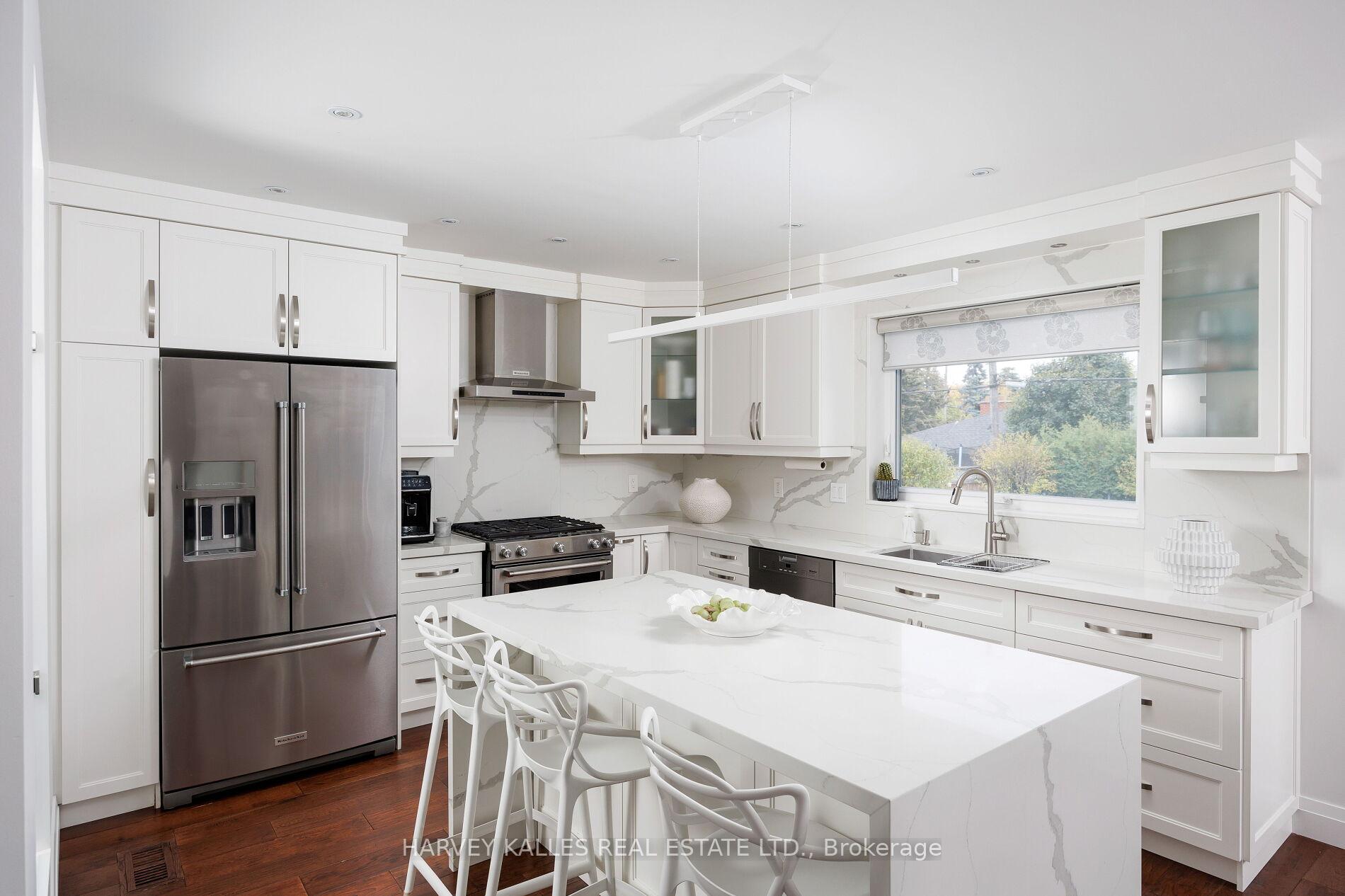 Photo 13 of 73 Summitcrest Drive, Etobicoke, Willowridge-Martingrove-Richview — HOMEH