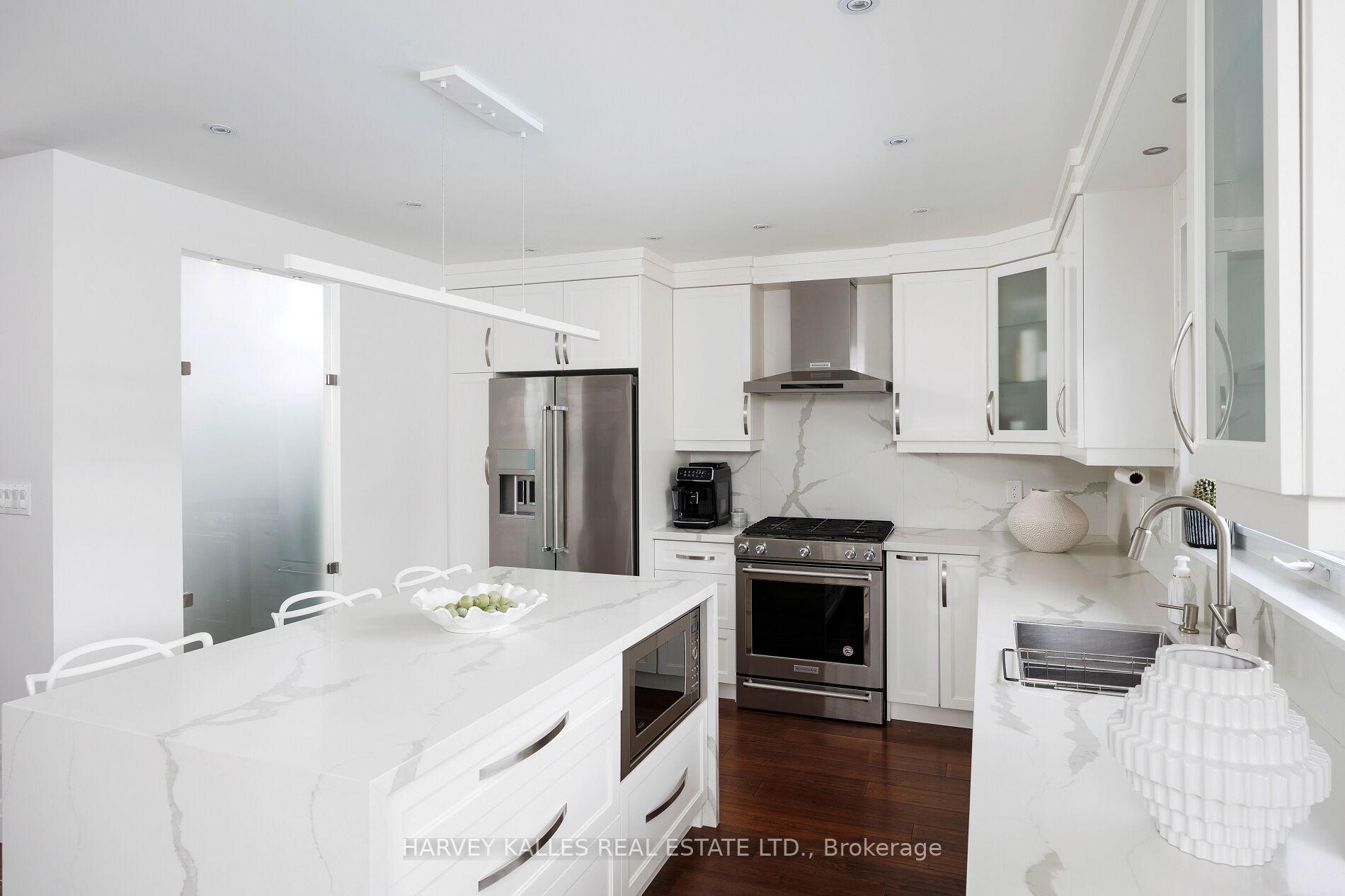 Photo 14 of 73 Summitcrest Drive, Etobicoke, Willowridge-Martingrove-Richview — HOMEH