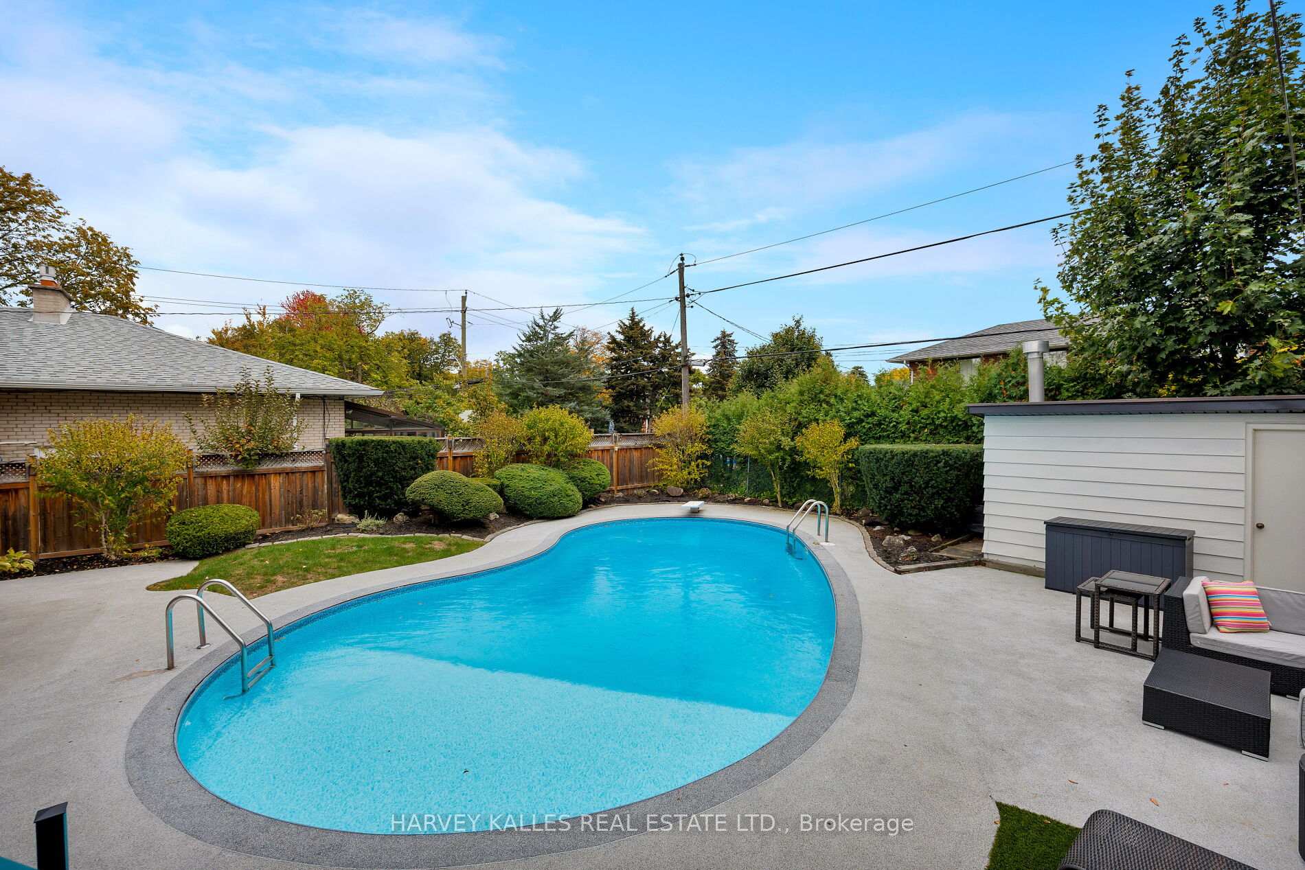 Photo 17 of 73 Summitcrest Drive, Etobicoke, Willowridge-Martingrove-Richview — HOMEH