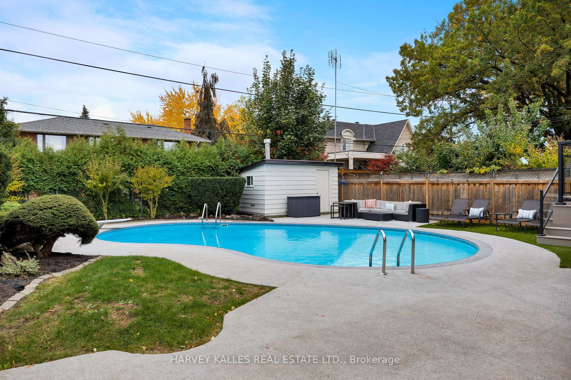 Photo 18 of 73 Summitcrest Drive, Etobicoke, Willowridge-Martingrove-Richview — HOMEH