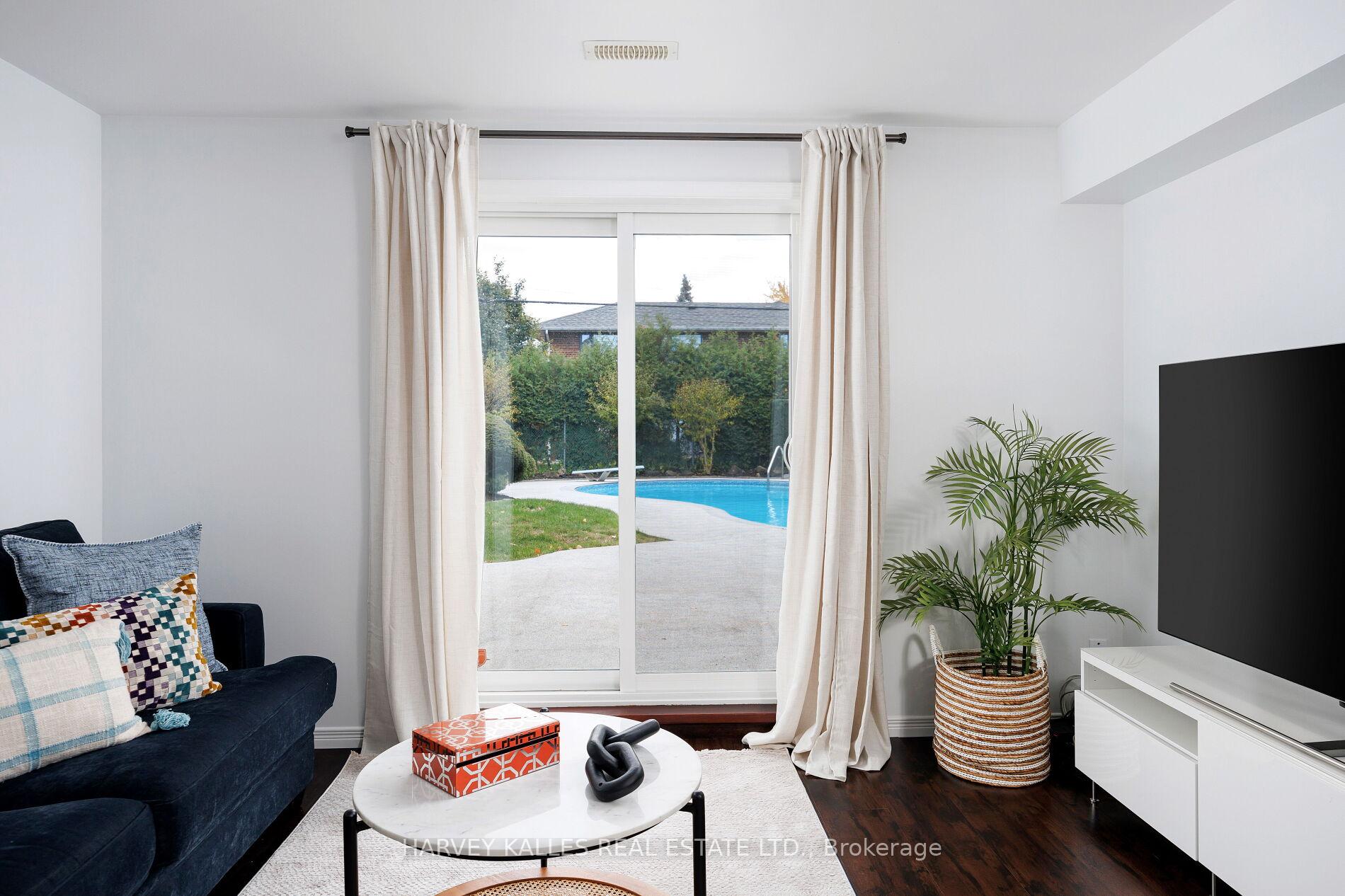 Photo 25 of 73 Summitcrest Drive, Etobicoke, Willowridge-Martingrove-Richview — HOMEH