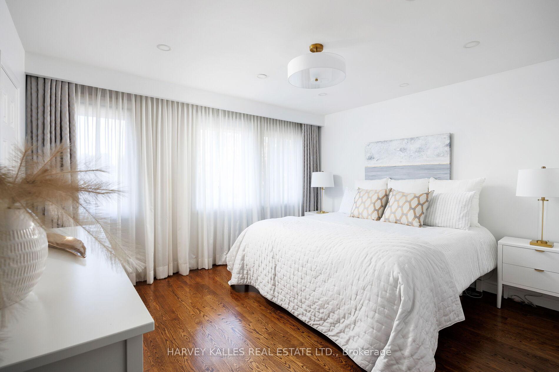 Photo 26 of 73 Summitcrest Drive, Etobicoke, Willowridge-Martingrove-Richview — HOMEH