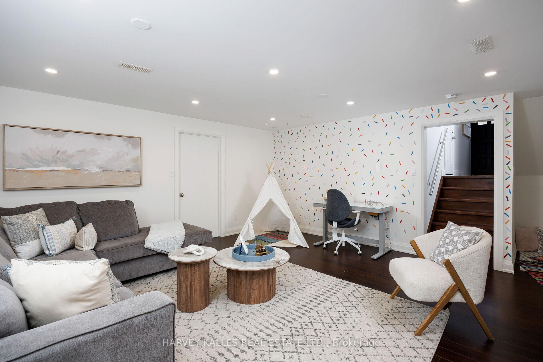 Photo 32 of 73 Summitcrest Drive, Etobicoke, Willowridge-Martingrove-Richview — HOMEH