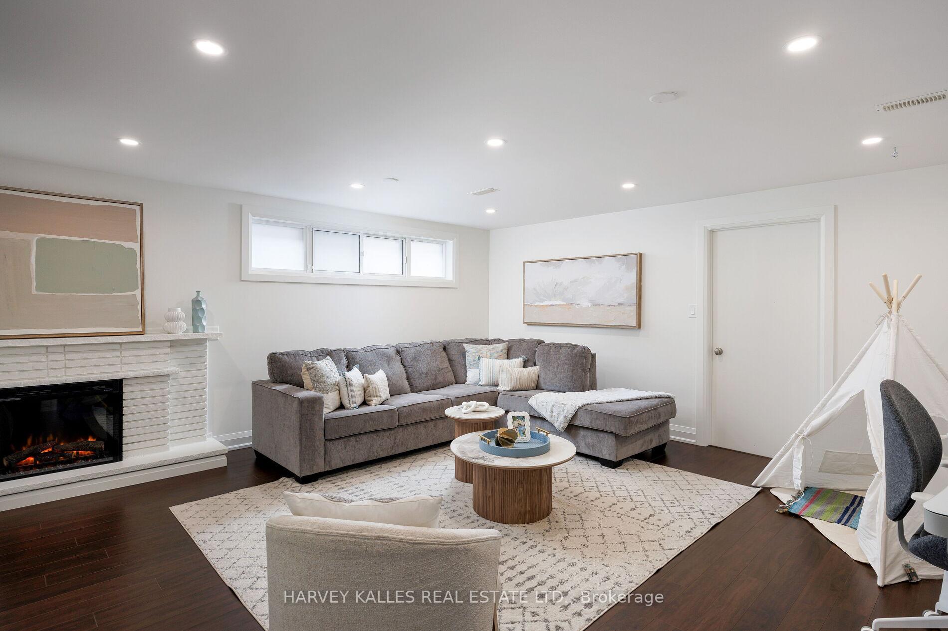 Photo 33 of 73 Summitcrest Drive, Etobicoke, Willowridge-Martingrove-Richview — HOMEH