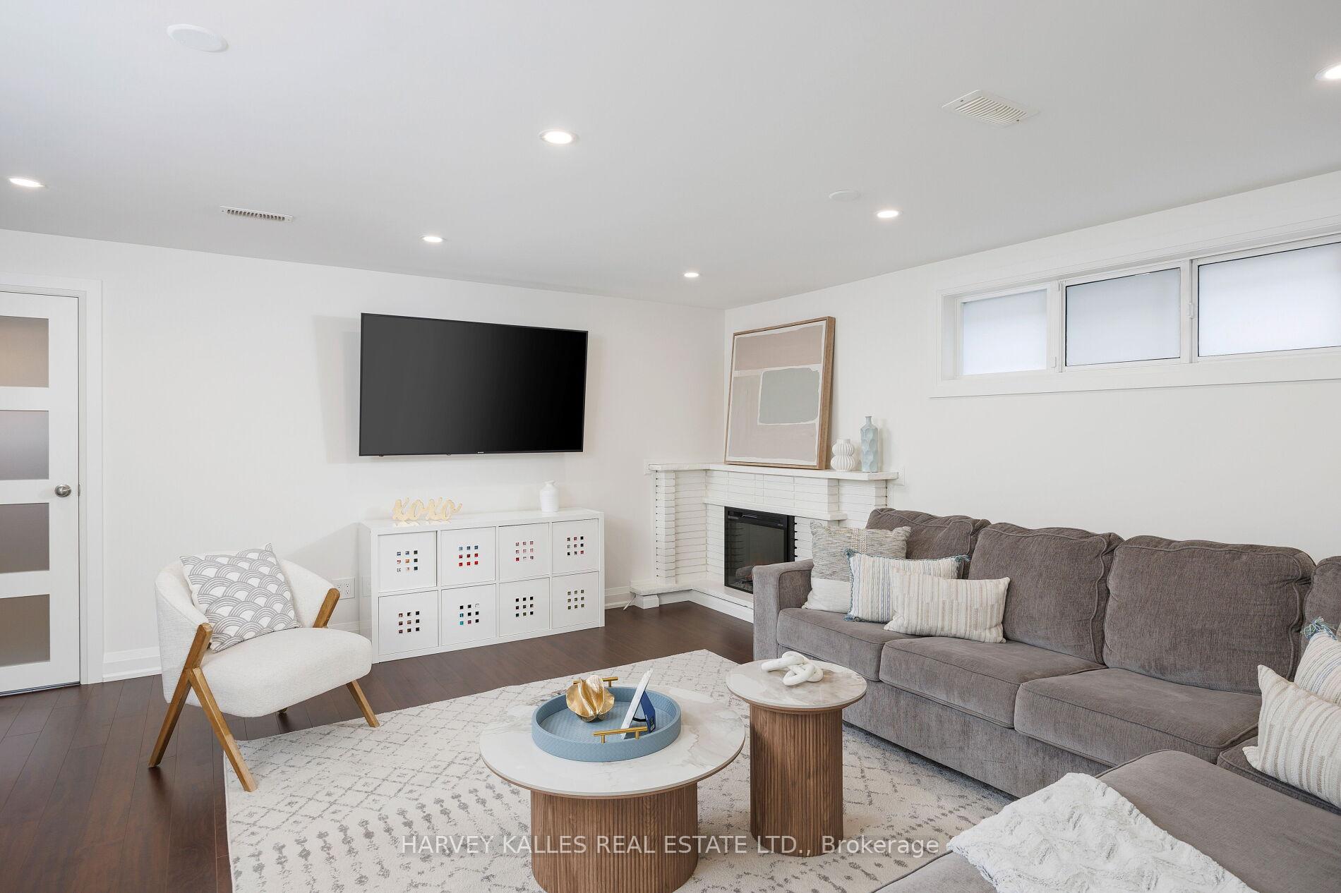 Photo 34 of 73 Summitcrest Drive, Etobicoke, Willowridge-Martingrove-Richview — HOMEH