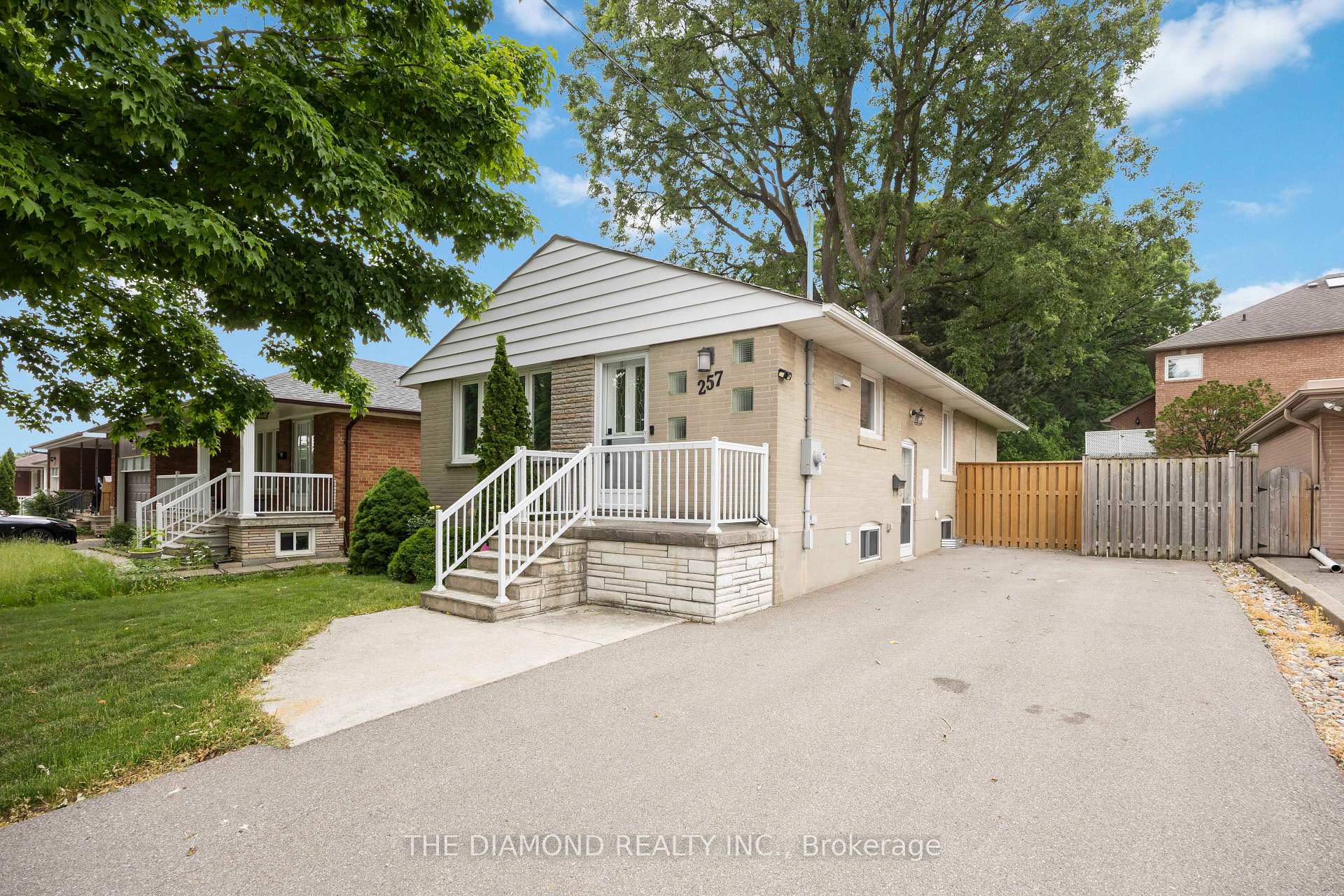Front of Unit Main Floor, 257 The Westway