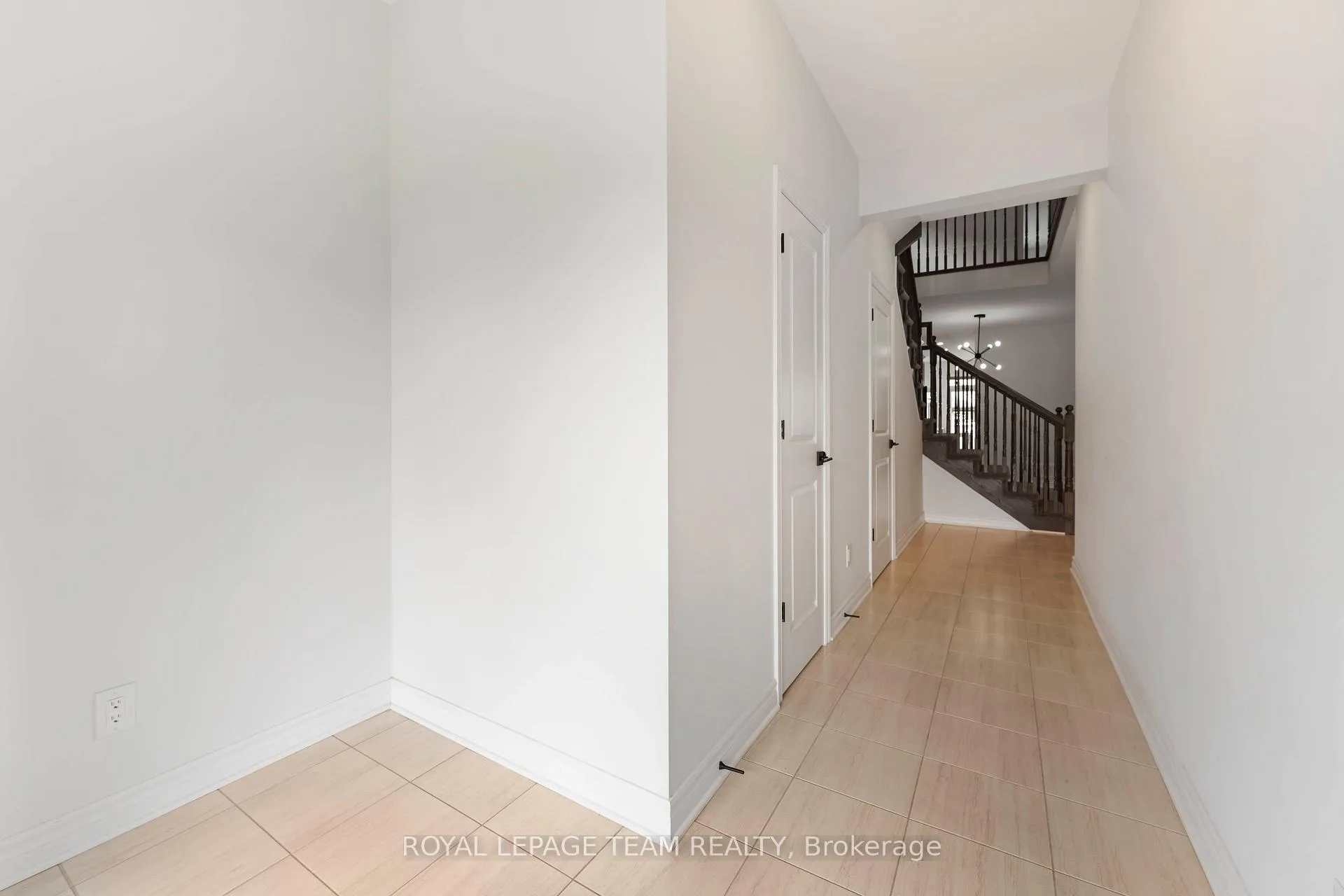 Photo 13 of 1010 Brian Good Avenue, Ottawa, Riverside South/Gloucester Glen — HOMEH