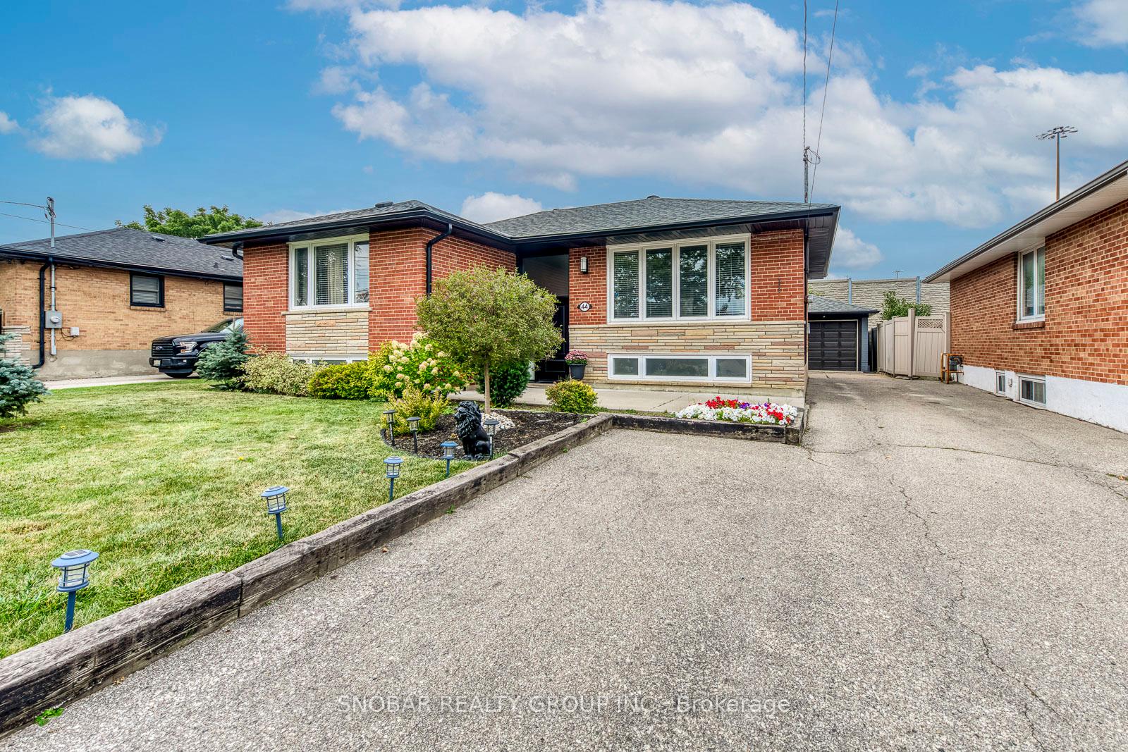 Photo 2 of 44 Arkley Crescent, Etobicoke, Willowridge-Martingrove-Richview — HOMEH