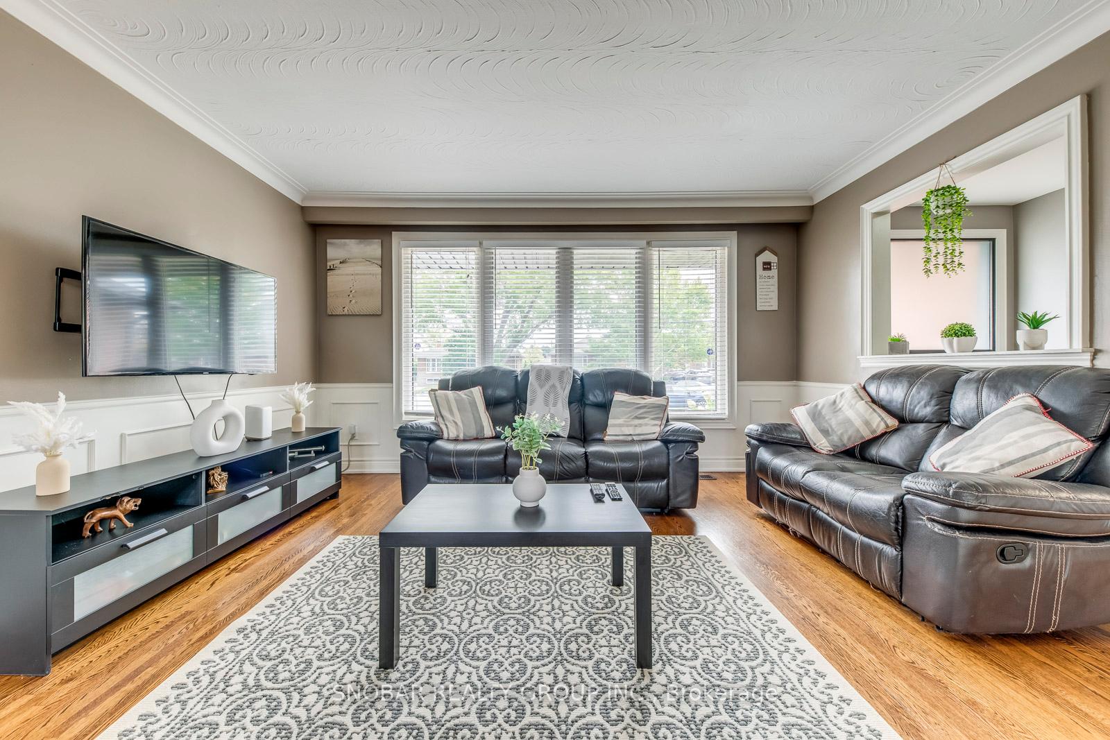 Photo 3 of 44 Arkley Crescent, Etobicoke, Willowridge-Martingrove-Richview — HOMEH
