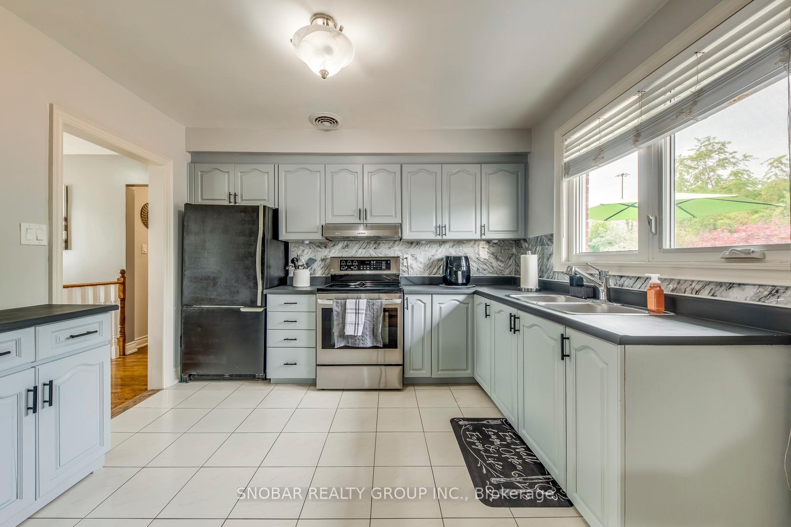 Photo 10 of 44 Arkley Crescent, Etobicoke, Willowridge-Martingrove-Richview — HOMEH
