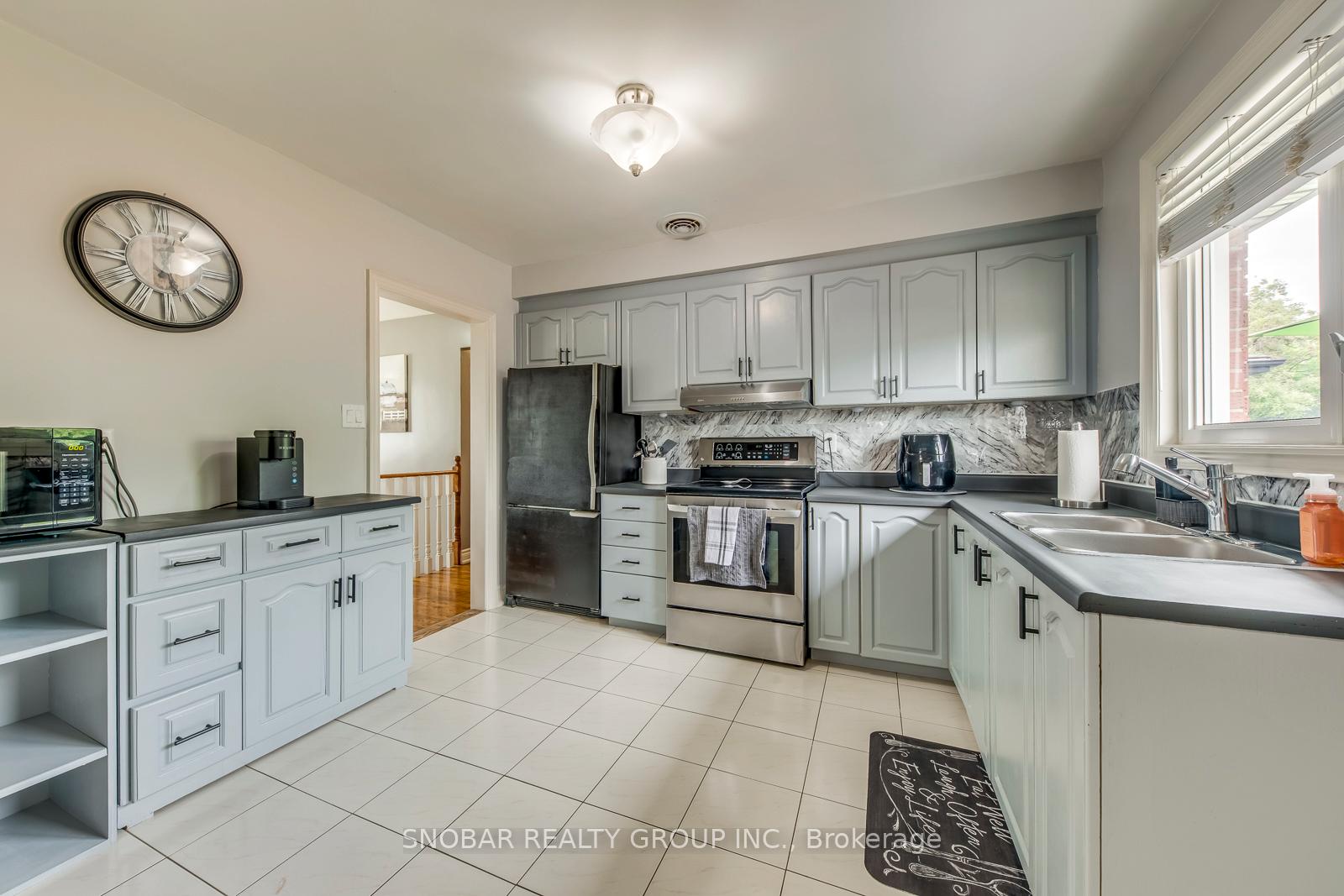 Photo 11 of 44 Arkley Crescent, Etobicoke, Willowridge-Martingrove-Richview — HOMEH