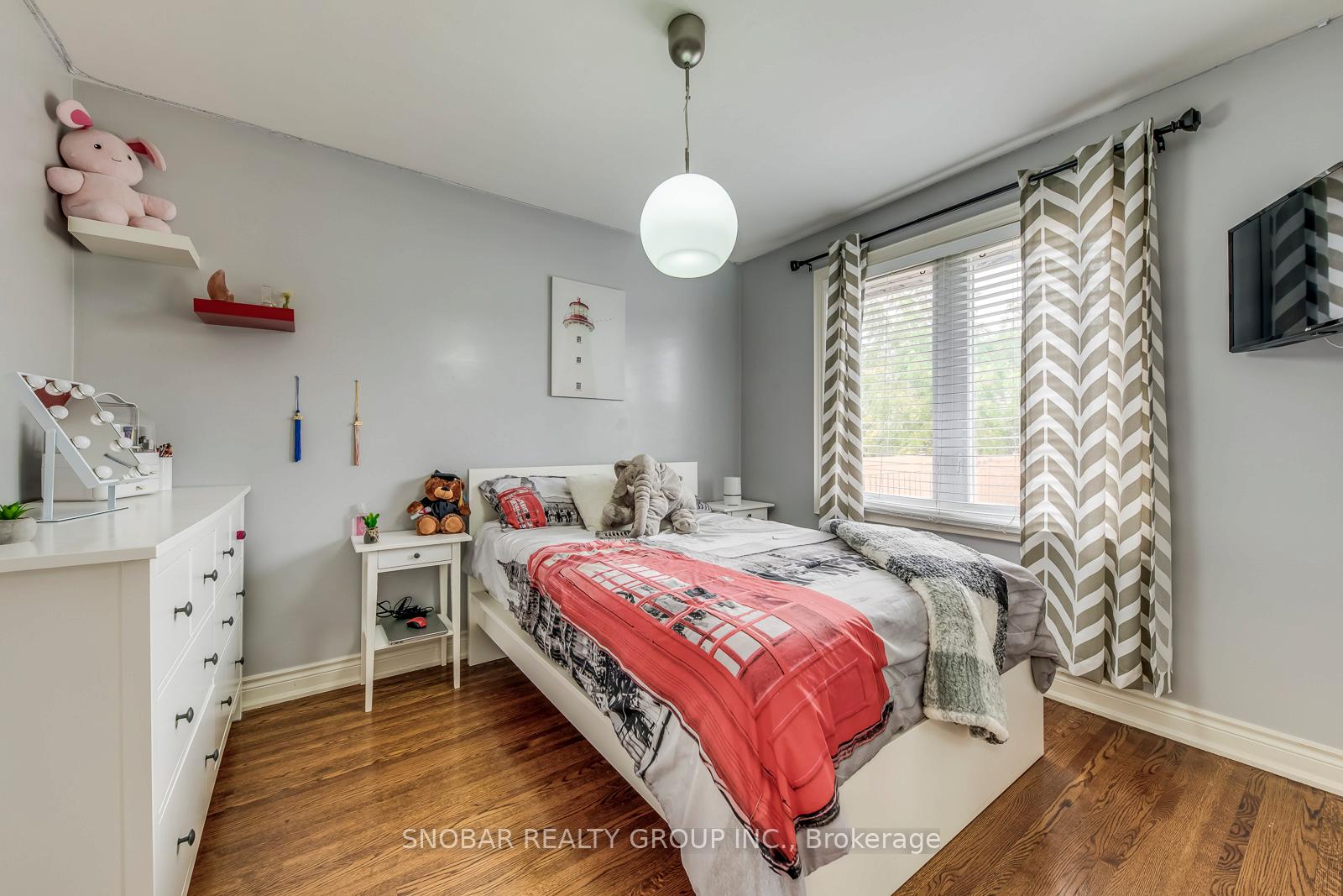 Photo 13 of 44 Arkley Crescent, Etobicoke, Willowridge-Martingrove-Richview — HOMEH