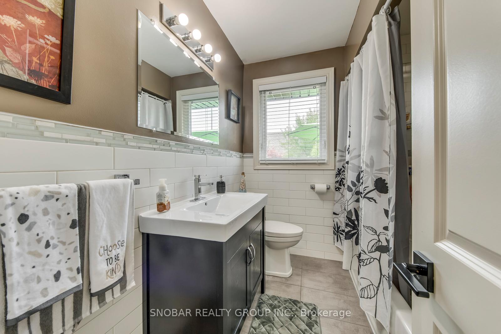 Photo 15 of 44 Arkley Crescent, Etobicoke, Willowridge-Martingrove-Richview — HOMEH