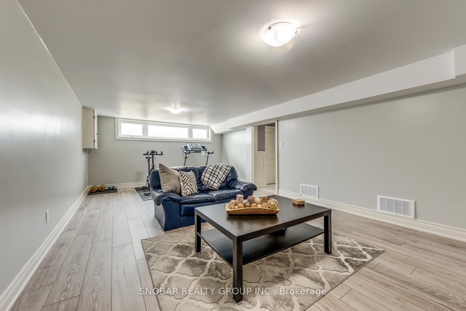 Photo 17 of 44 Arkley Crescent, Etobicoke, Willowridge-Martingrove-Richview — HOMEH