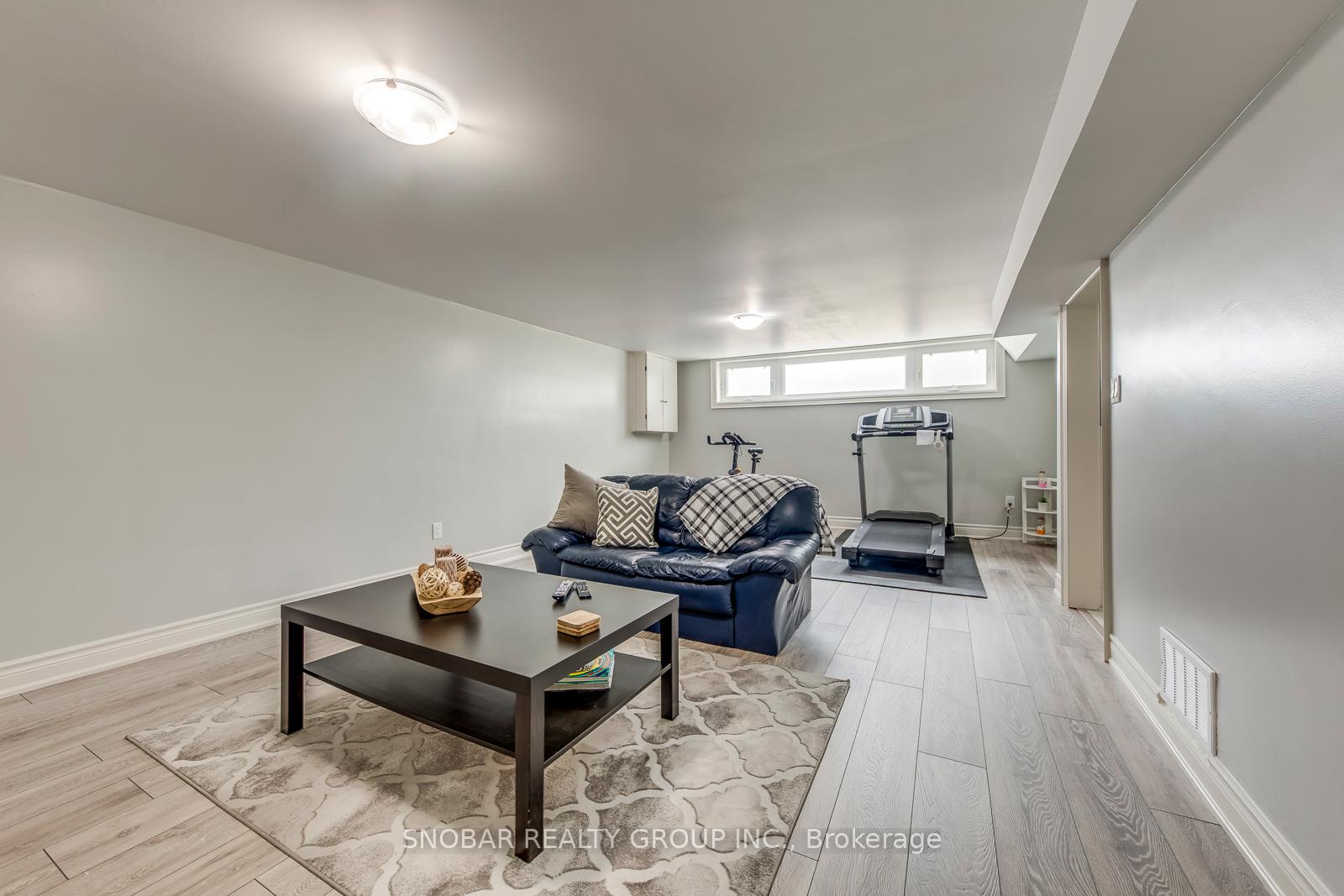 Photo 18 of 44 Arkley Crescent, Etobicoke, Willowridge-Martingrove-Richview — HOMEH