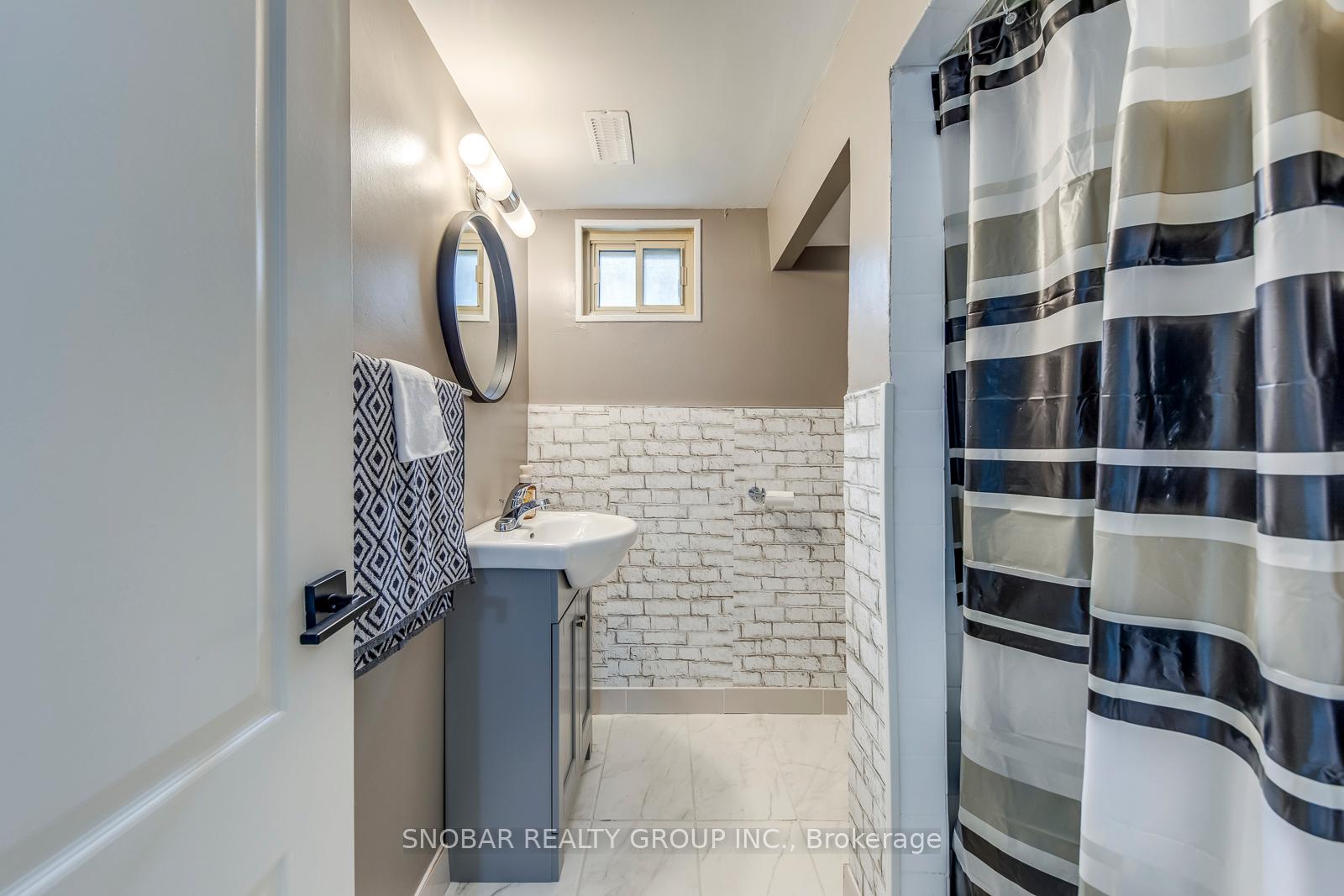 Photo 22 of 44 Arkley Crescent, Etobicoke, Willowridge-Martingrove-Richview — HOMEH