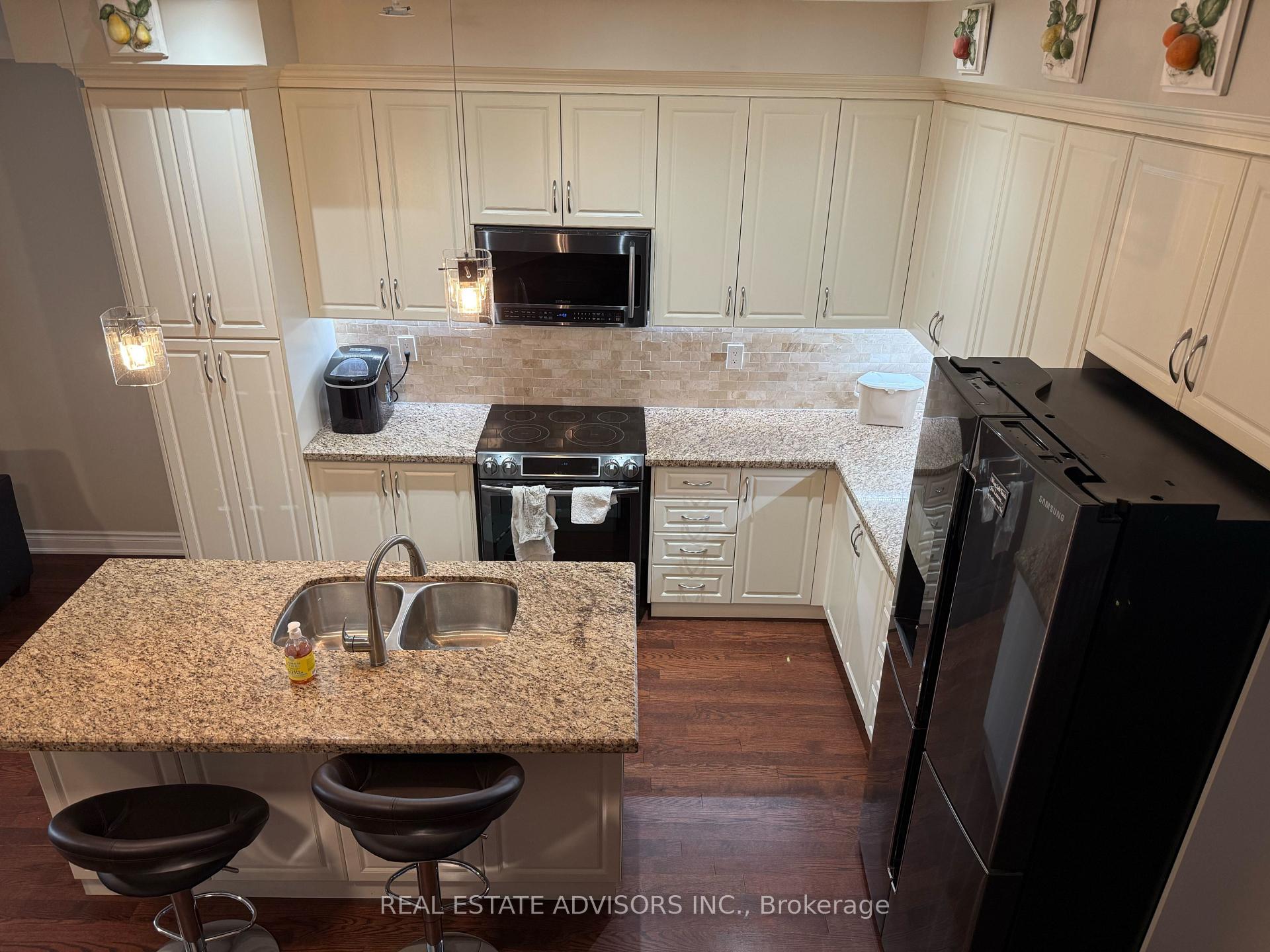 Photo 2 of 12 Dryden Way, Etobicoke, Willowridge-Martingrove-Richview — HOMEH