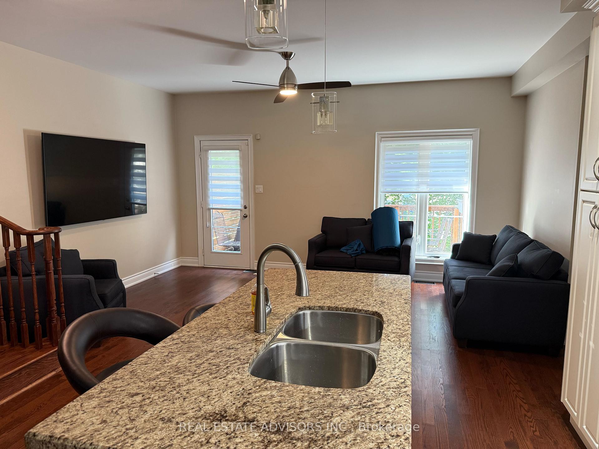 Photo 9 of 12 Dryden Way, Etobicoke, Willowridge-Martingrove-Richview — HOMEH