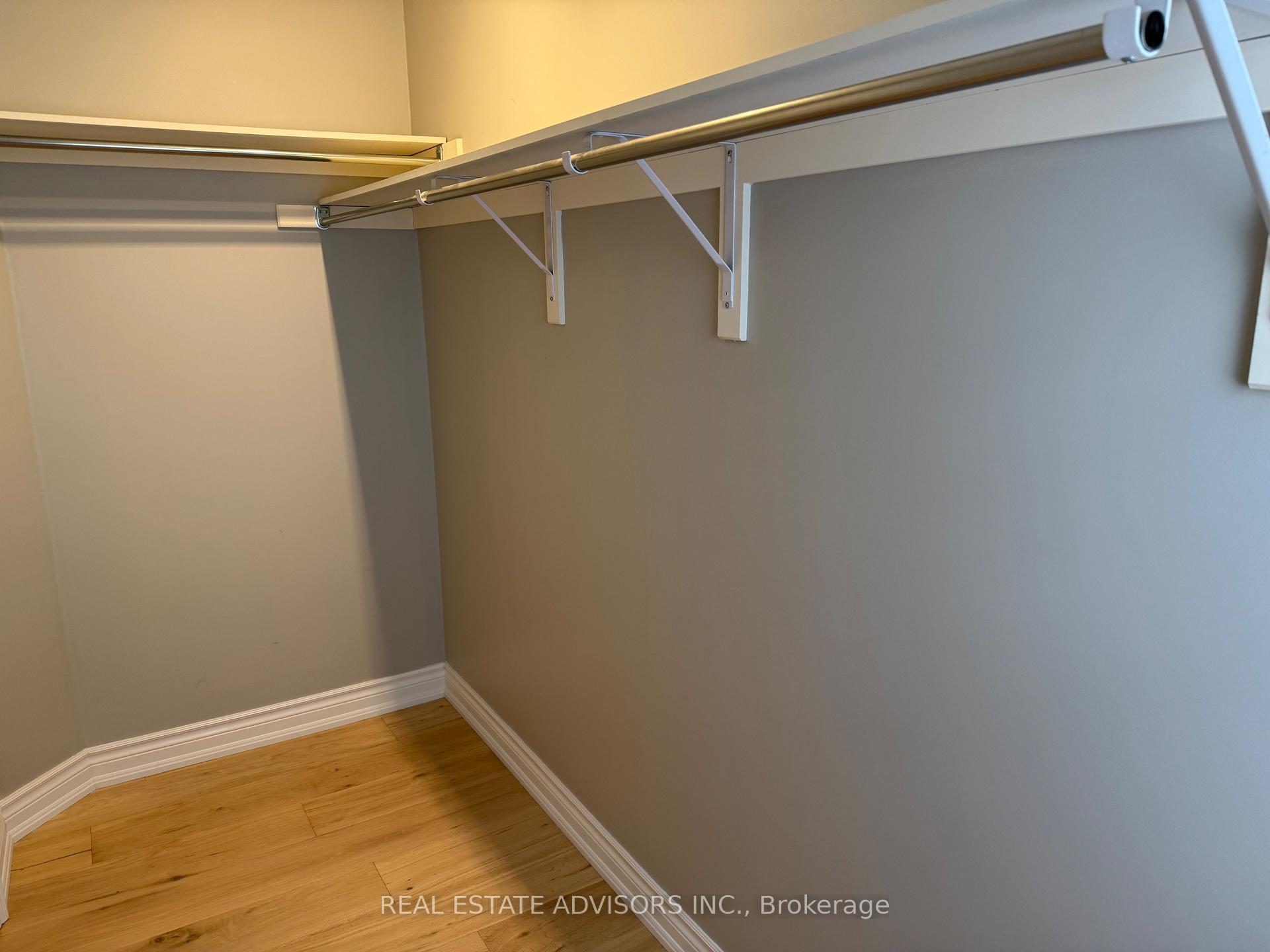 Photo 14 of 12 Dryden Way, Etobicoke, Willowridge-Martingrove-Richview — HOMEH