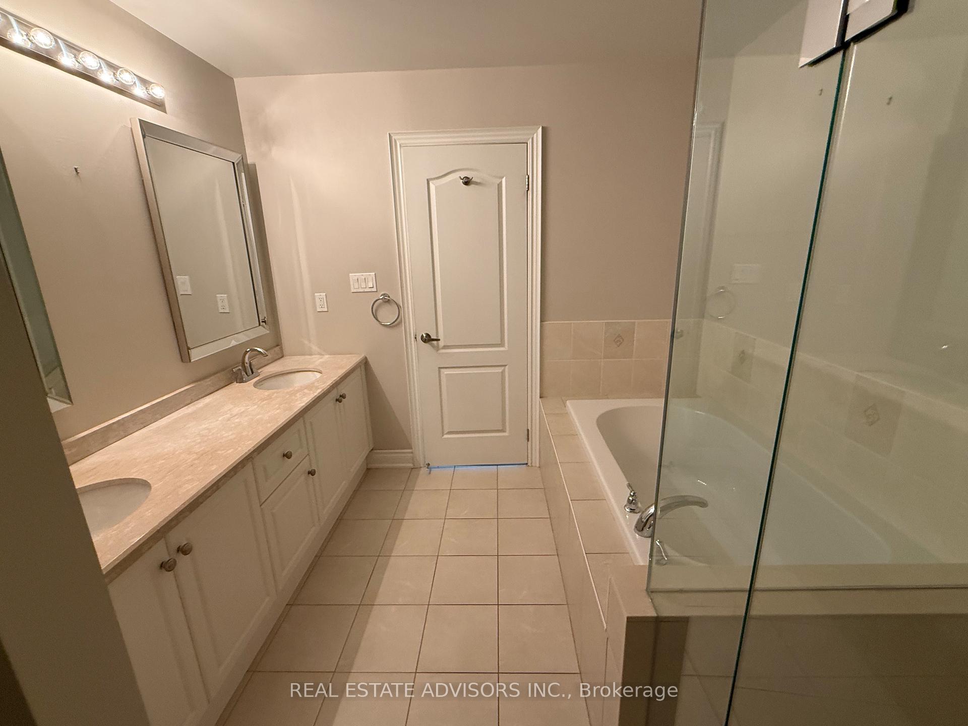 Photo 18 of 12 Dryden Way, Etobicoke, Willowridge-Martingrove-Richview — HOMEH