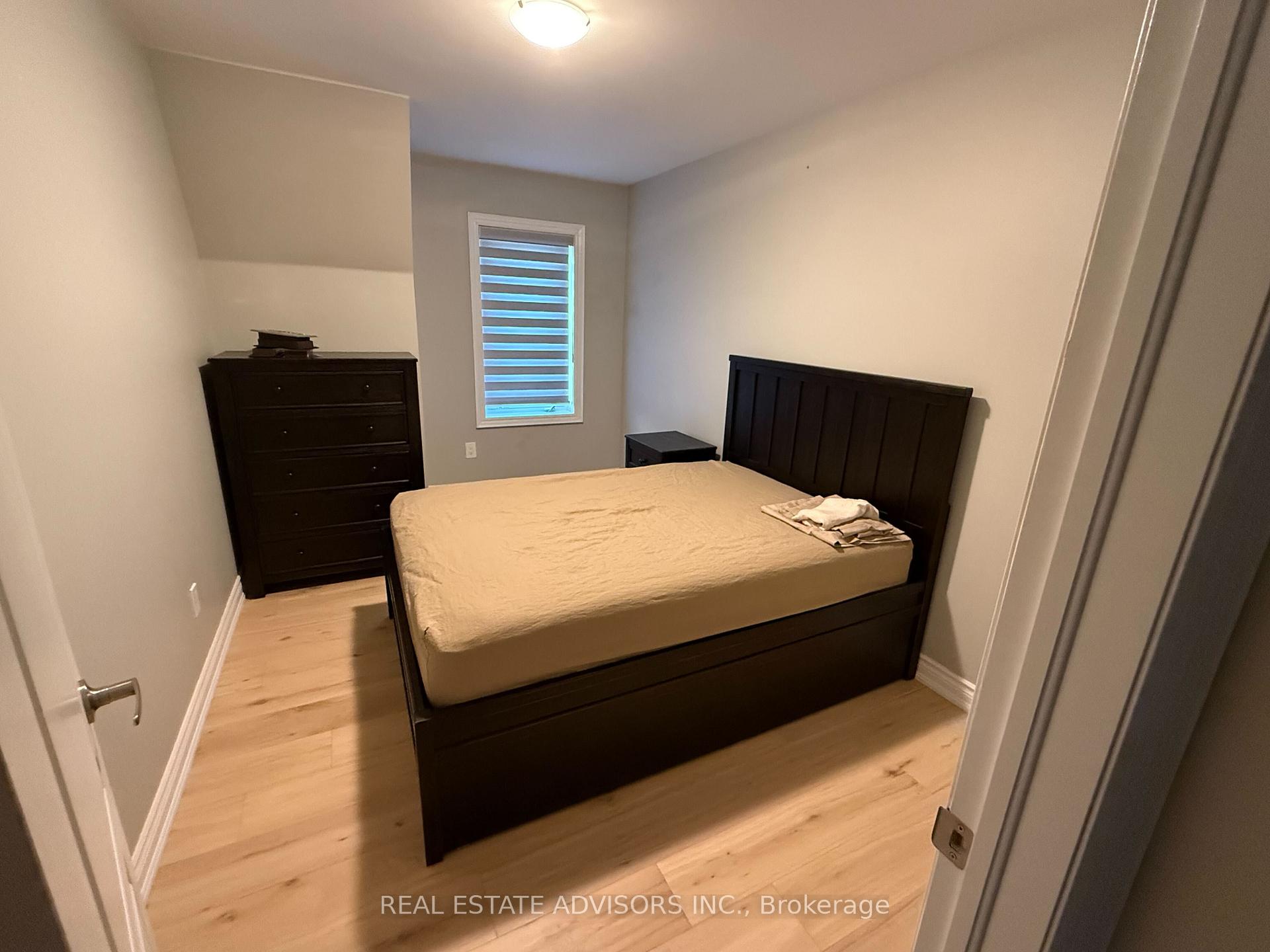 Photo 10 of 12 Dryden Way, Etobicoke, Willowridge-Martingrove-Richview — HOMEH