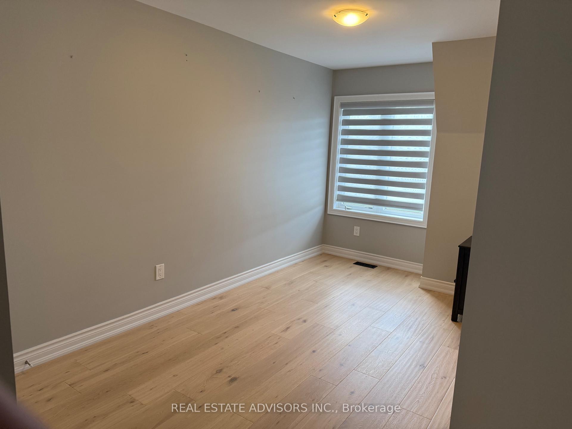 Photo 13 of 12 Dryden Way, Etobicoke, Willowridge-Martingrove-Richview — HOMEH