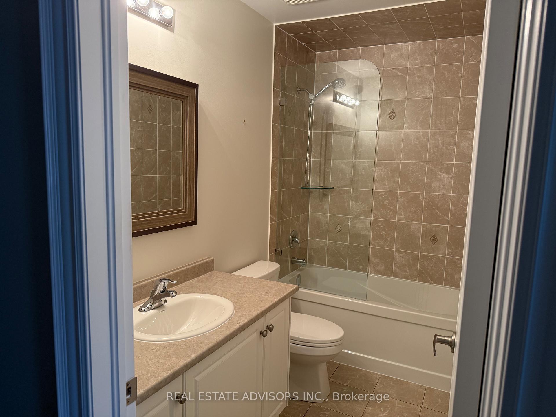 Photo 17 of 12 Dryden Way, Etobicoke, Willowridge-Martingrove-Richview — HOMEH