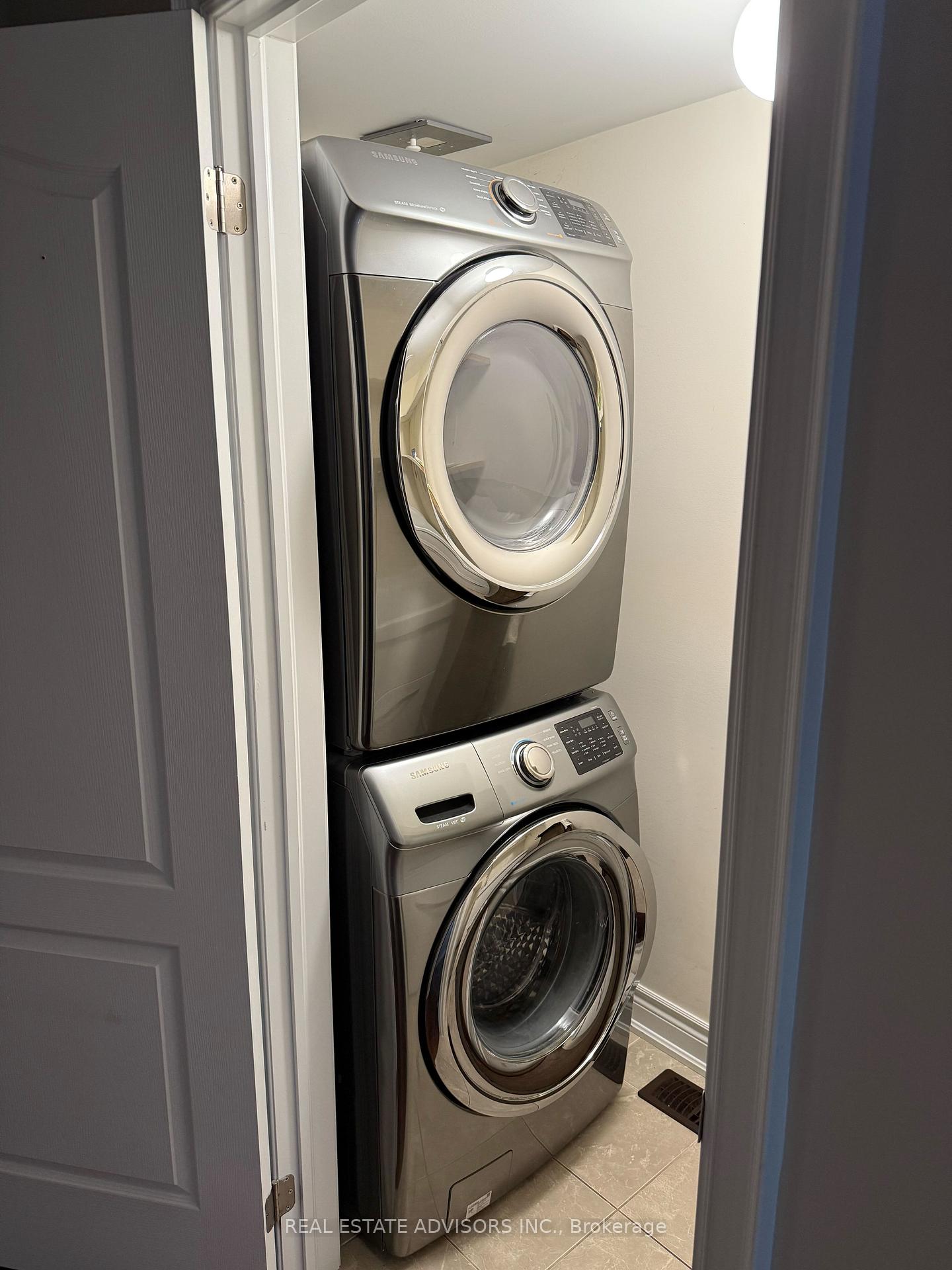 Photo 5 of 12 Dryden Way, Etobicoke, Willowridge-Martingrove-Richview — HOMEH