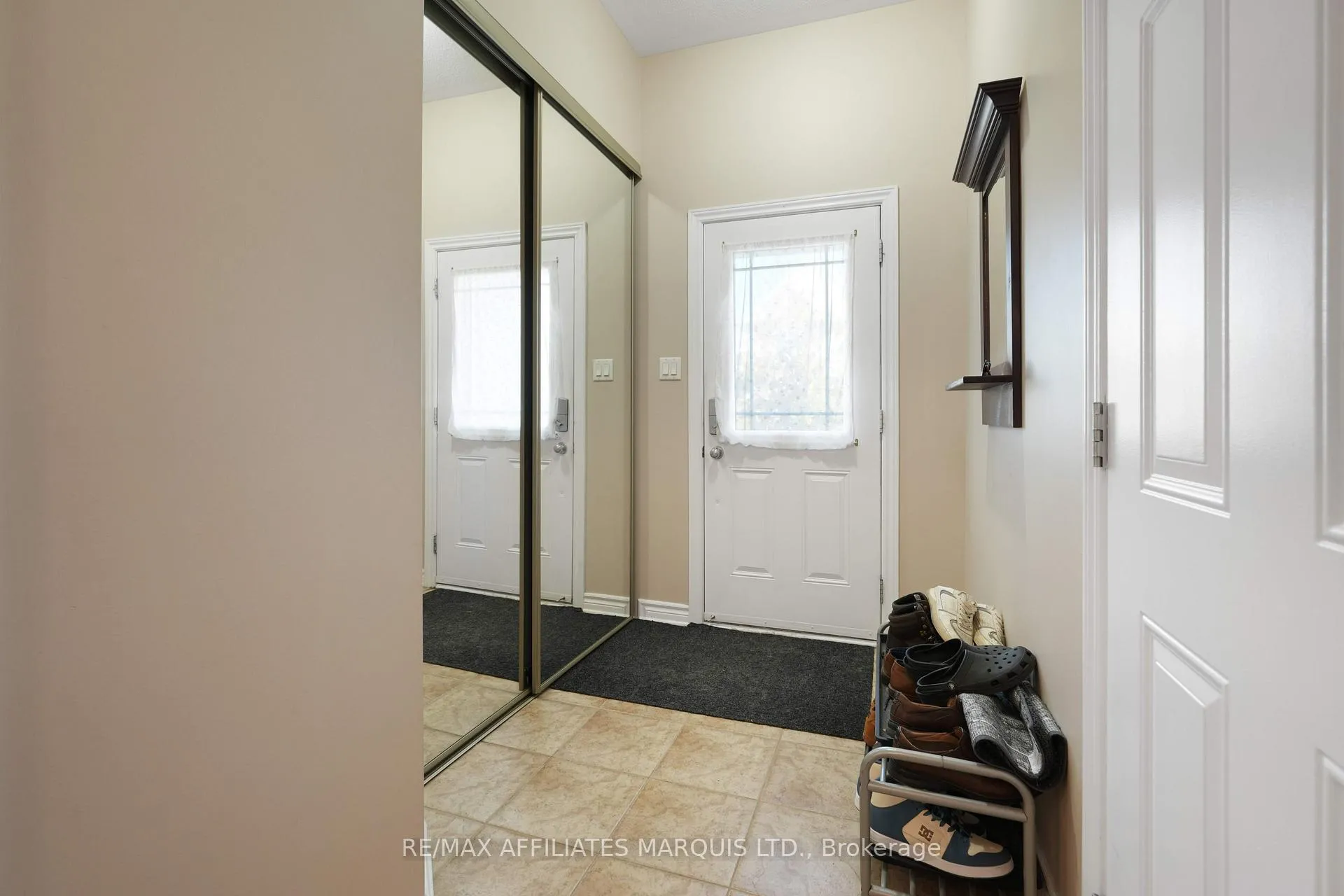 Photo 2 of 76 Indigo Street, Ottawa, Beacon Hill South — HOMEH