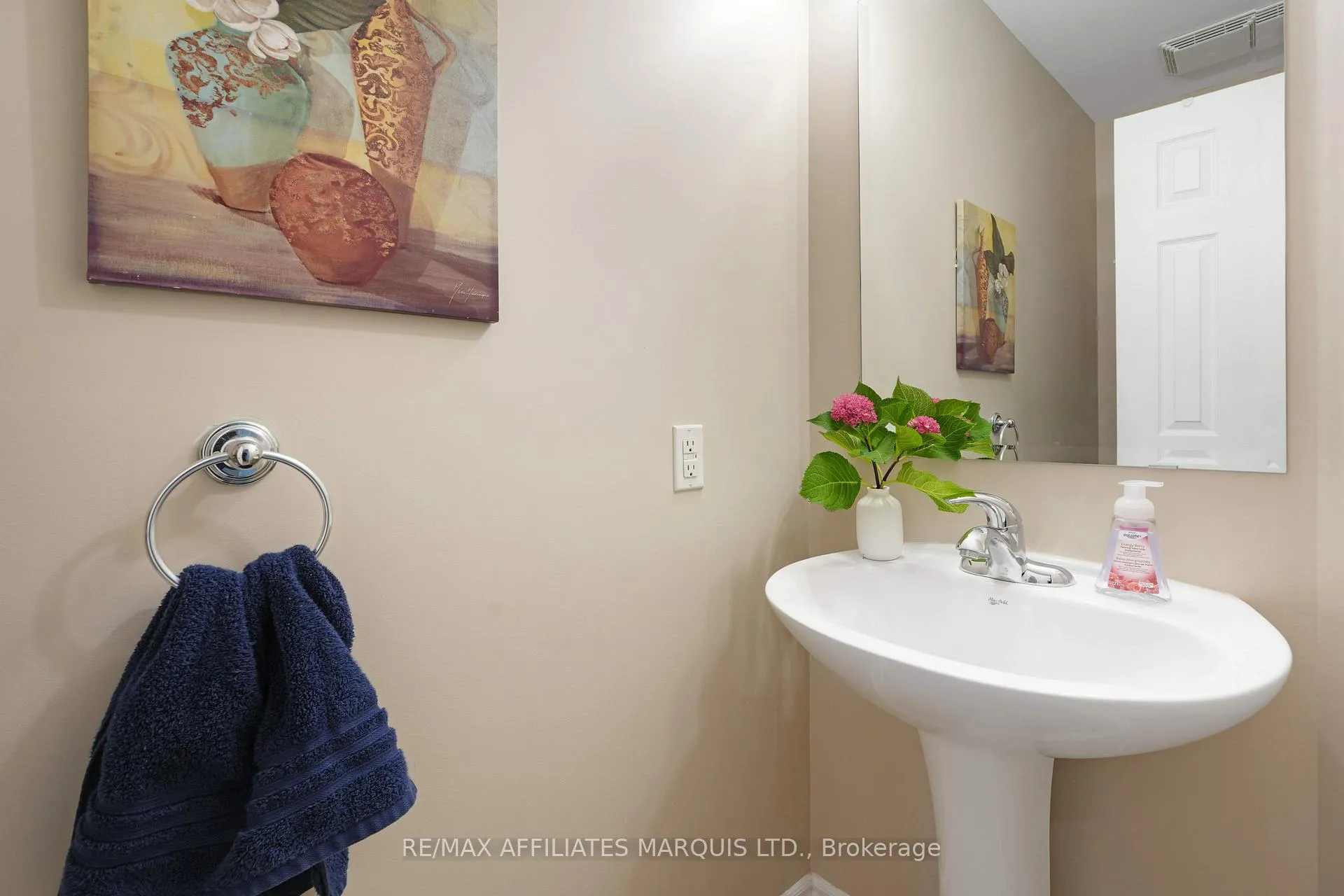Photo 3 of 76 Indigo Street, Ottawa, Beacon Hill South — HOMEH