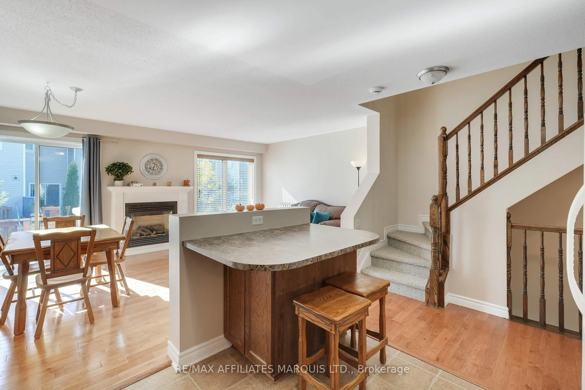 Photo 6 of 76 Indigo Street, Ottawa, Beacon Hill South — HOMEH