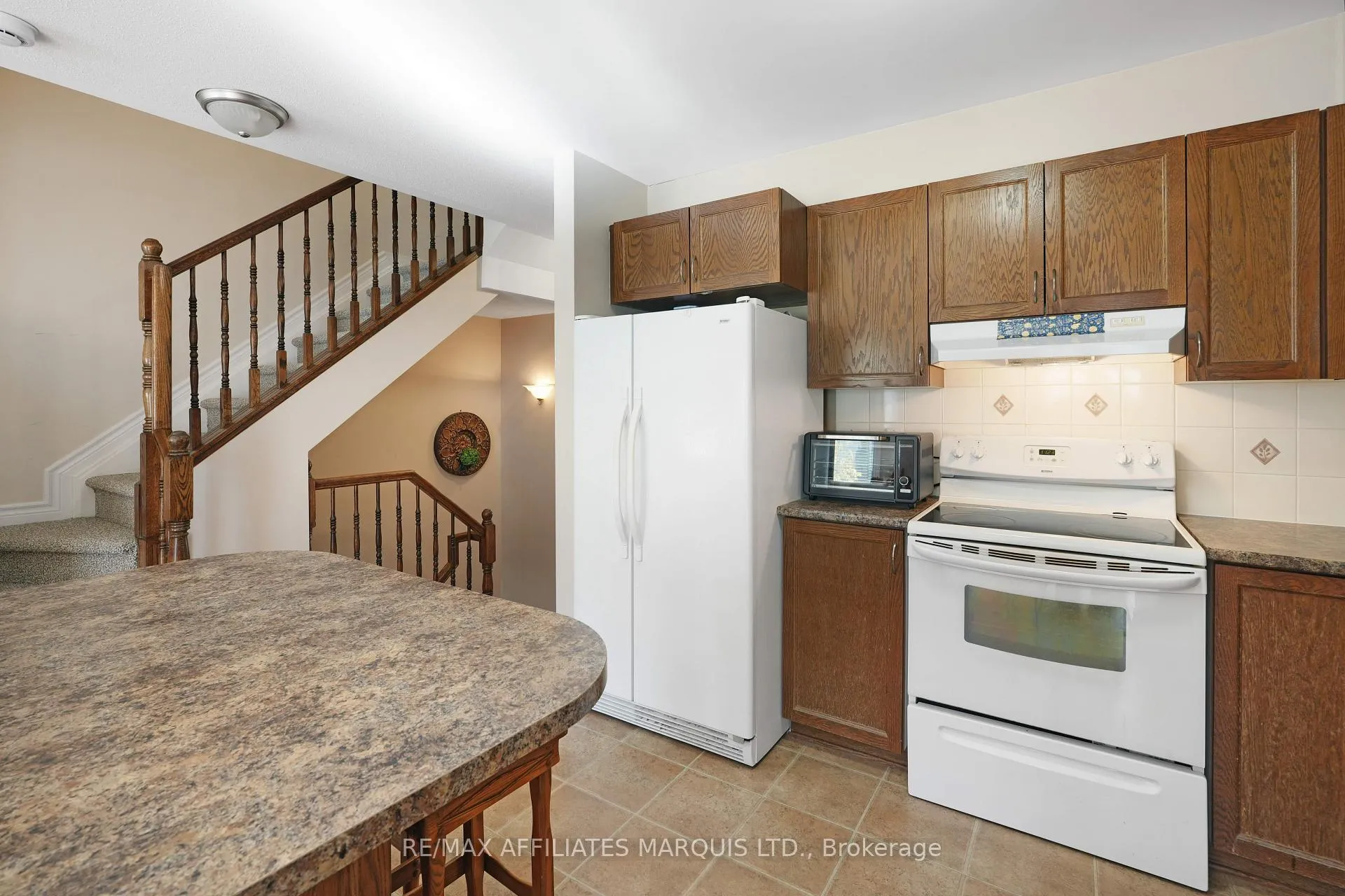 Photo 8 of 76 Indigo Street, Ottawa, Beacon Hill South — HOMEH