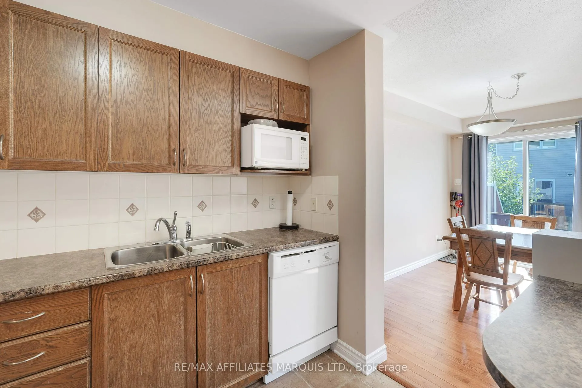 Photo 9 of 76 Indigo Street, Ottawa, Beacon Hill South — HOMEH