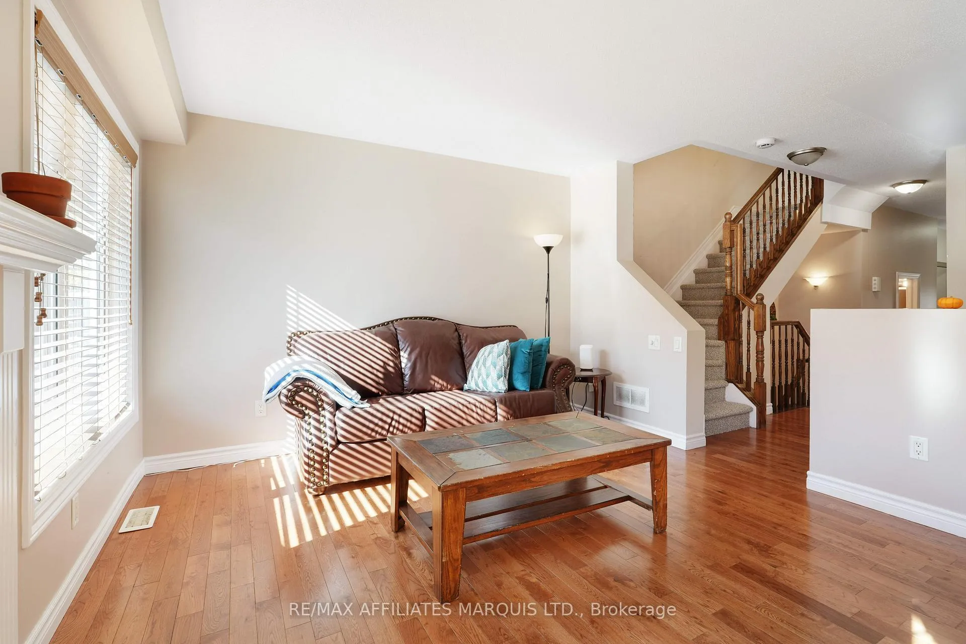Photo 11 of 76 Indigo Street, Ottawa, Beacon Hill South — HOMEH