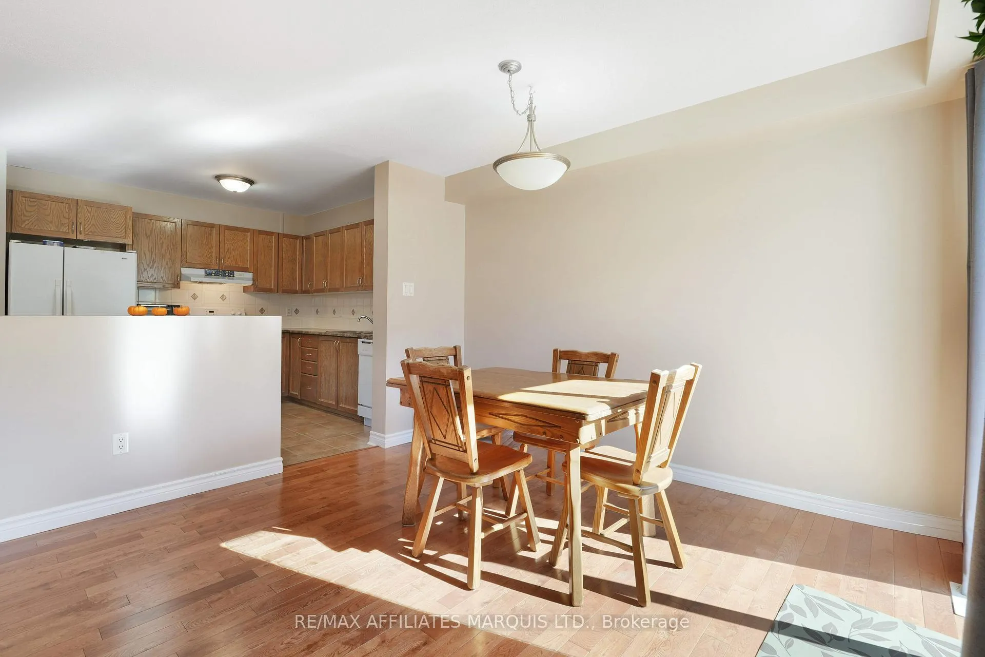 Photo 12 of 76 Indigo Street, Ottawa, Beacon Hill South — HOMEH