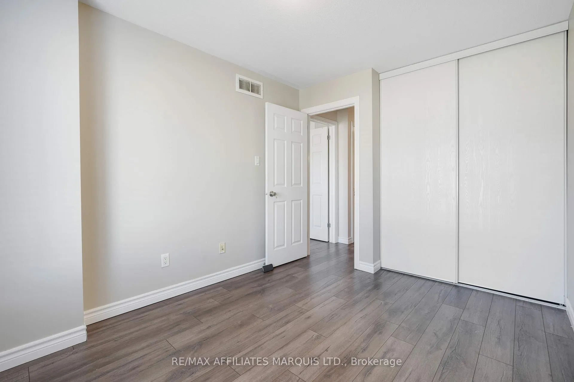 Photo 18 of 76 Indigo Street, Ottawa, Beacon Hill South — HOMEH